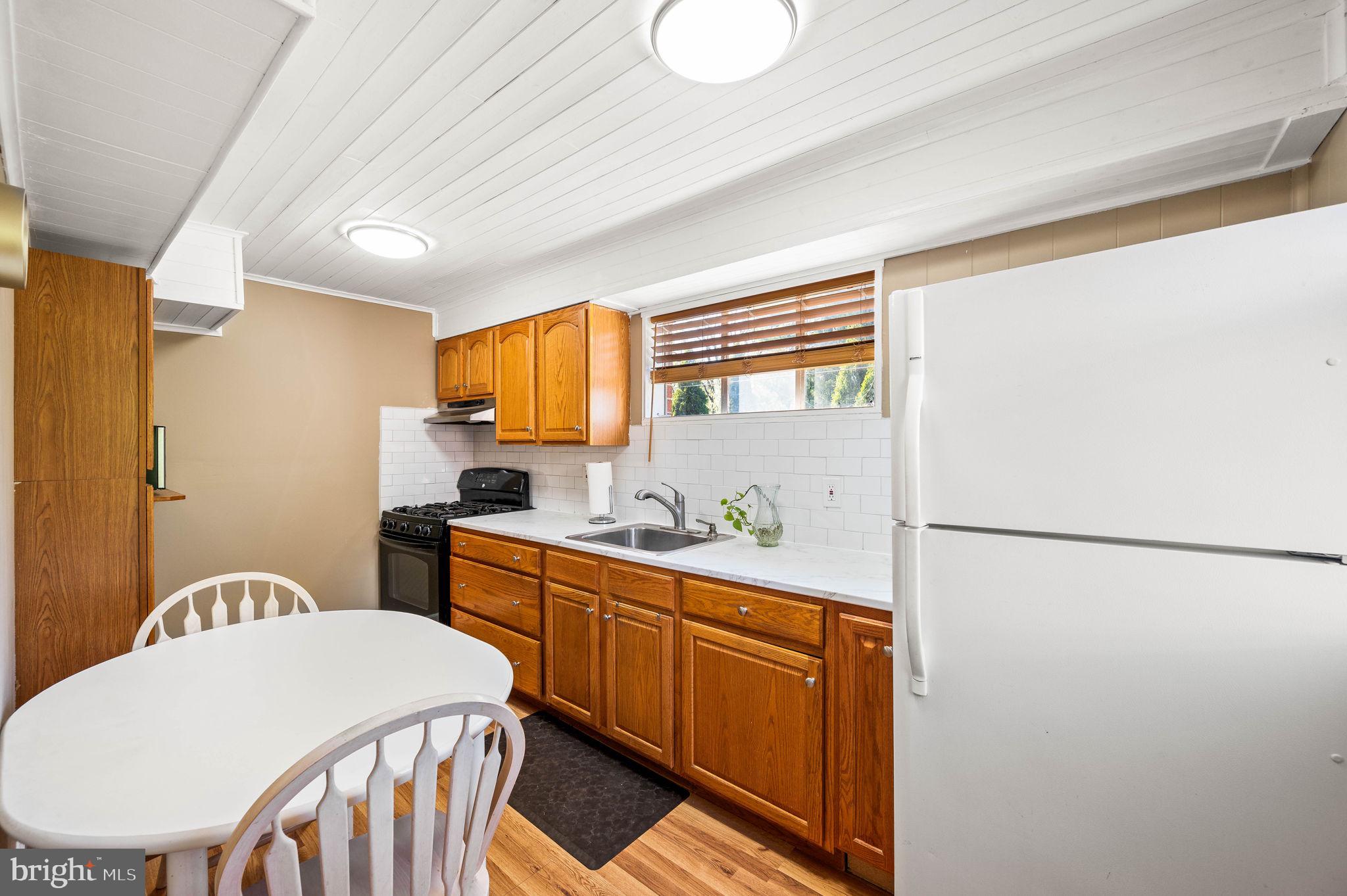 ELMWOOD PARK - Residential