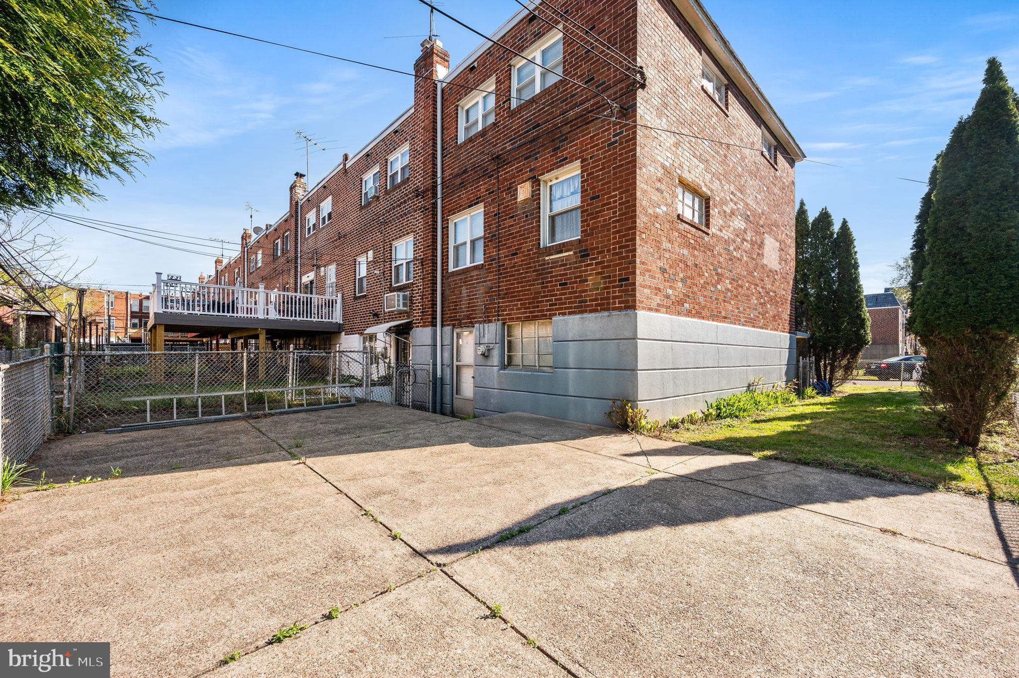 ELMWOOD PARK - Residential