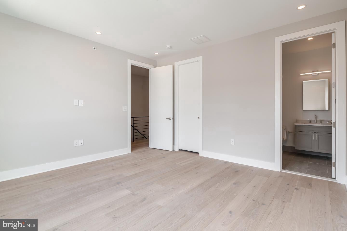 LOGAN SQUARE - Residential Lease