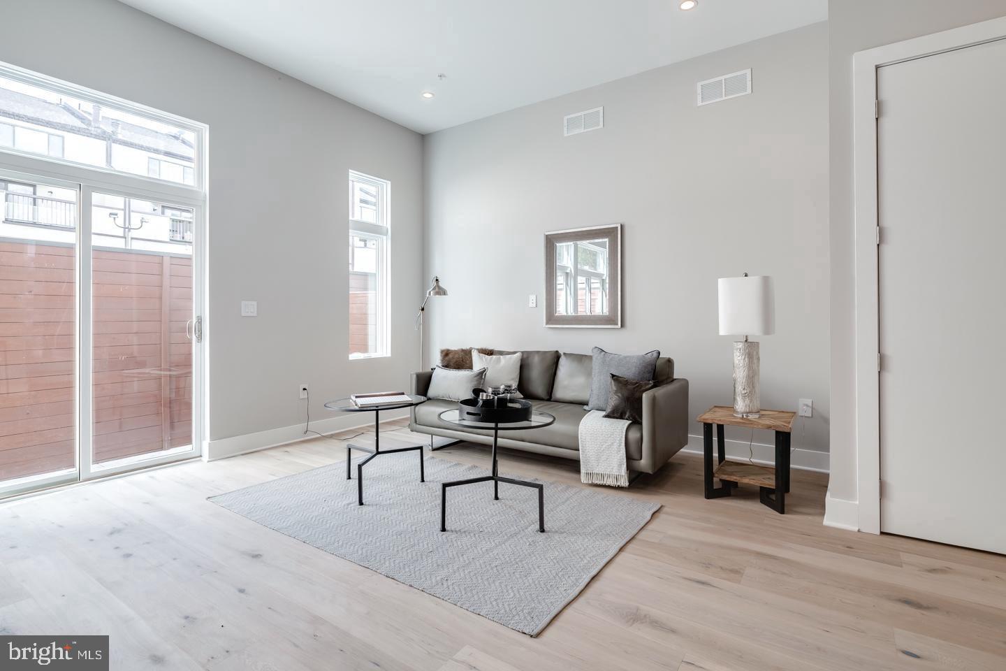 LOGAN SQUARE - Residential Lease