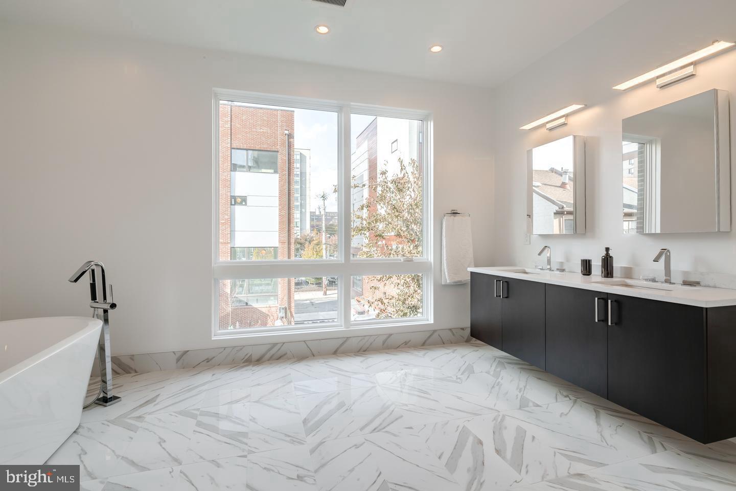 LOGAN SQUARE - Residential Lease