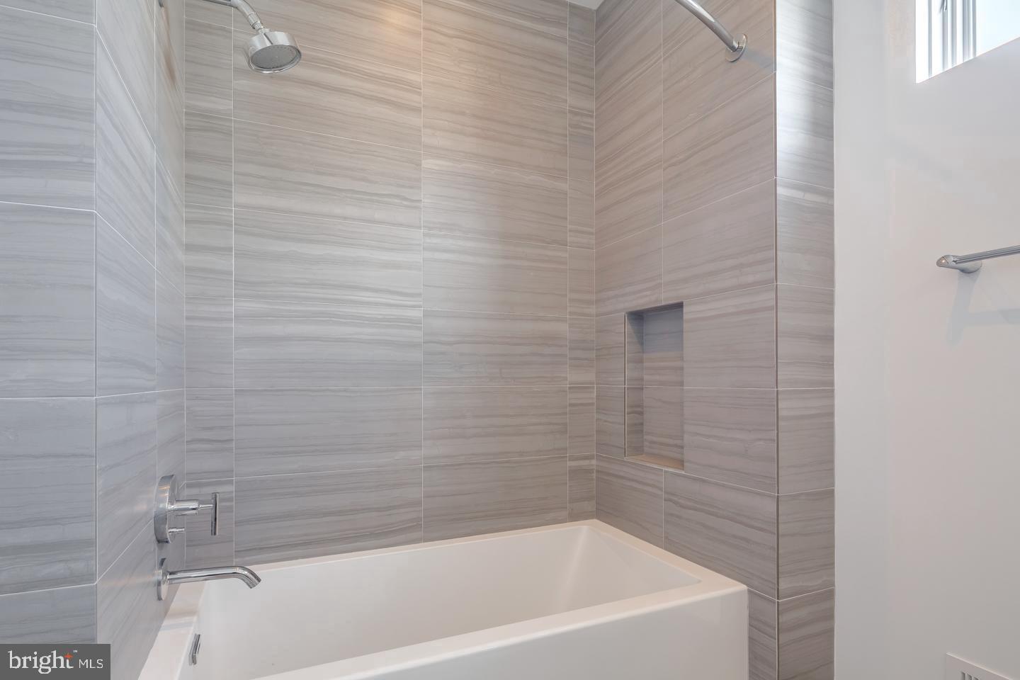 LOGAN SQUARE - Residential Lease