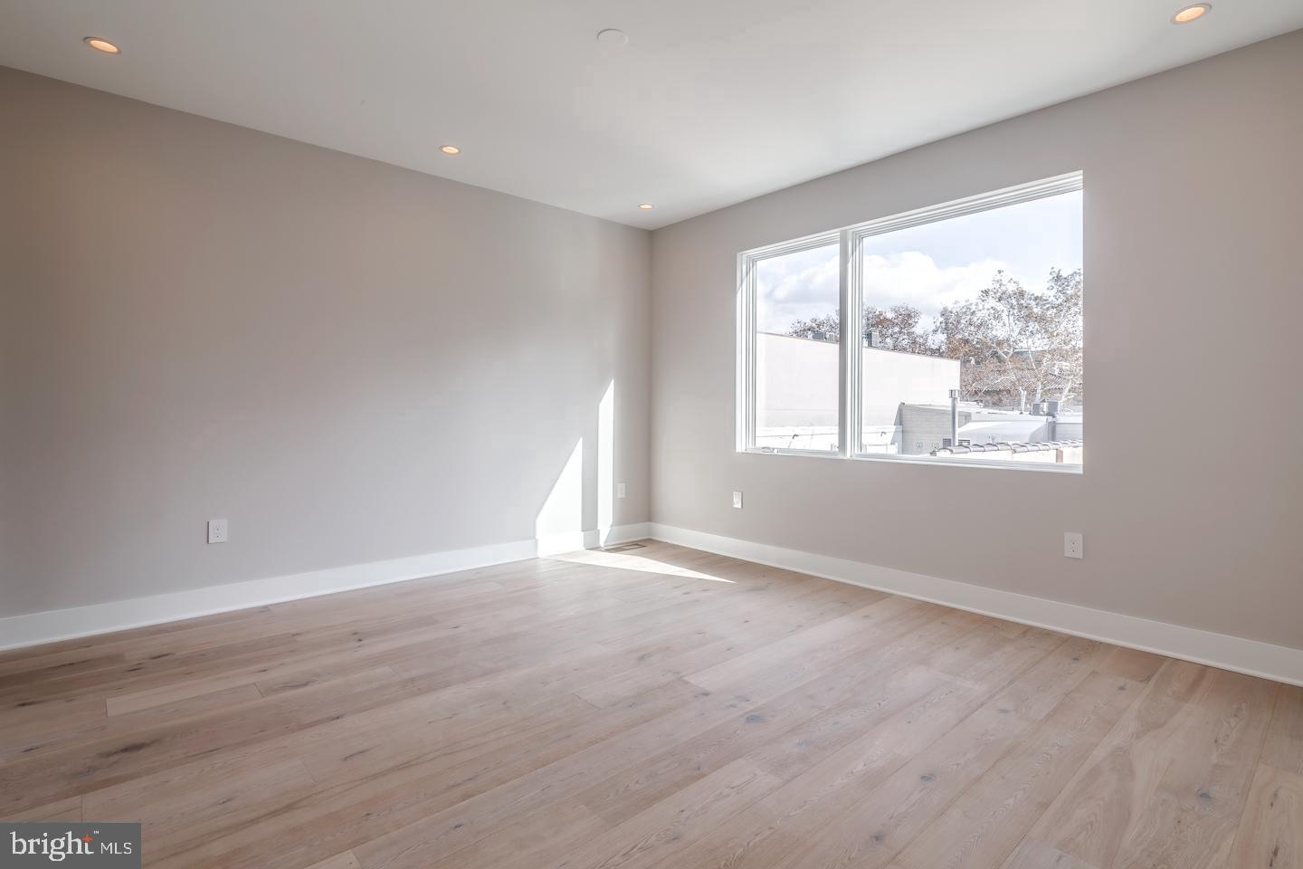 LOGAN SQUARE - Residential Lease