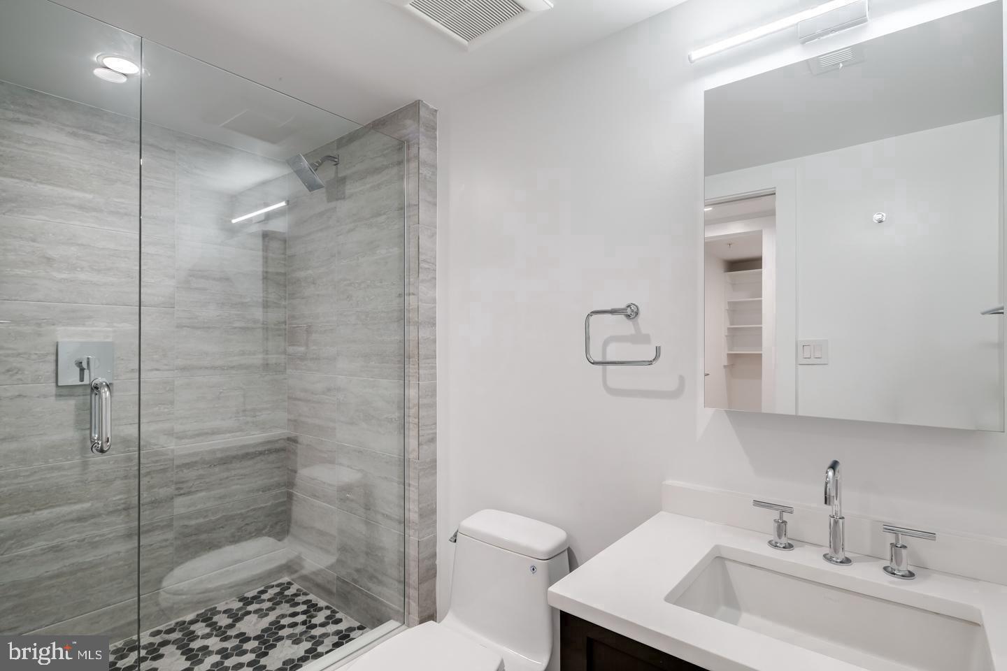 LOGAN SQUARE - Residential Lease