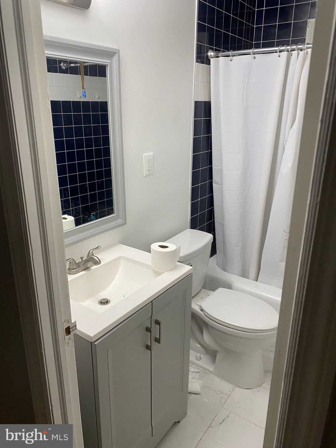 COLLEGE PARK - Residential Lease