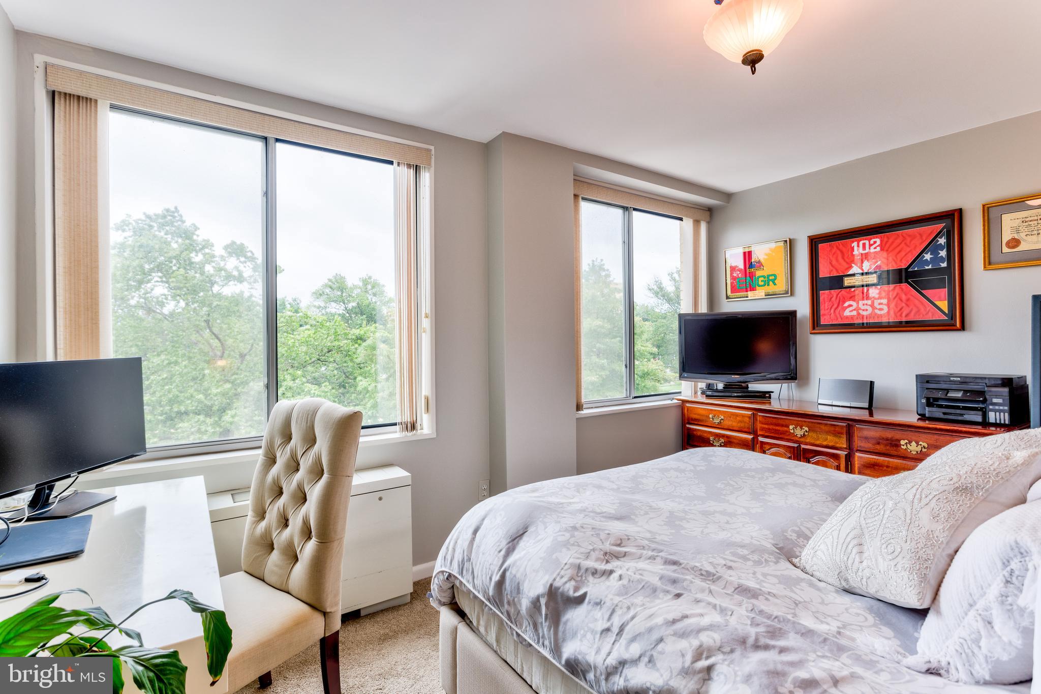 RIVER TOWERS - Residential