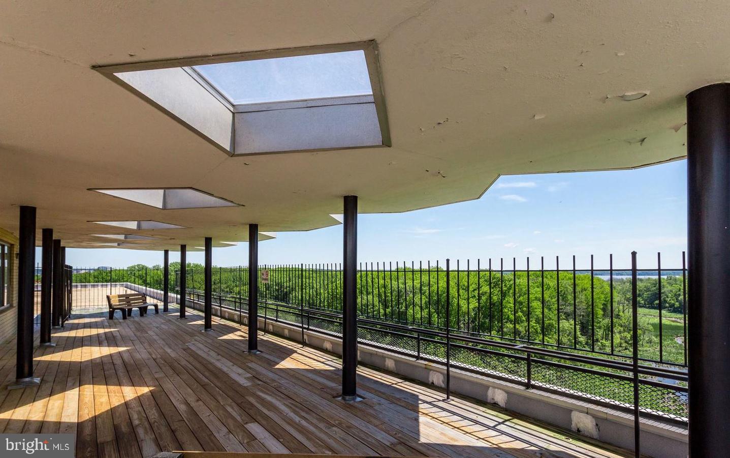 RIVER TOWERS - Residential