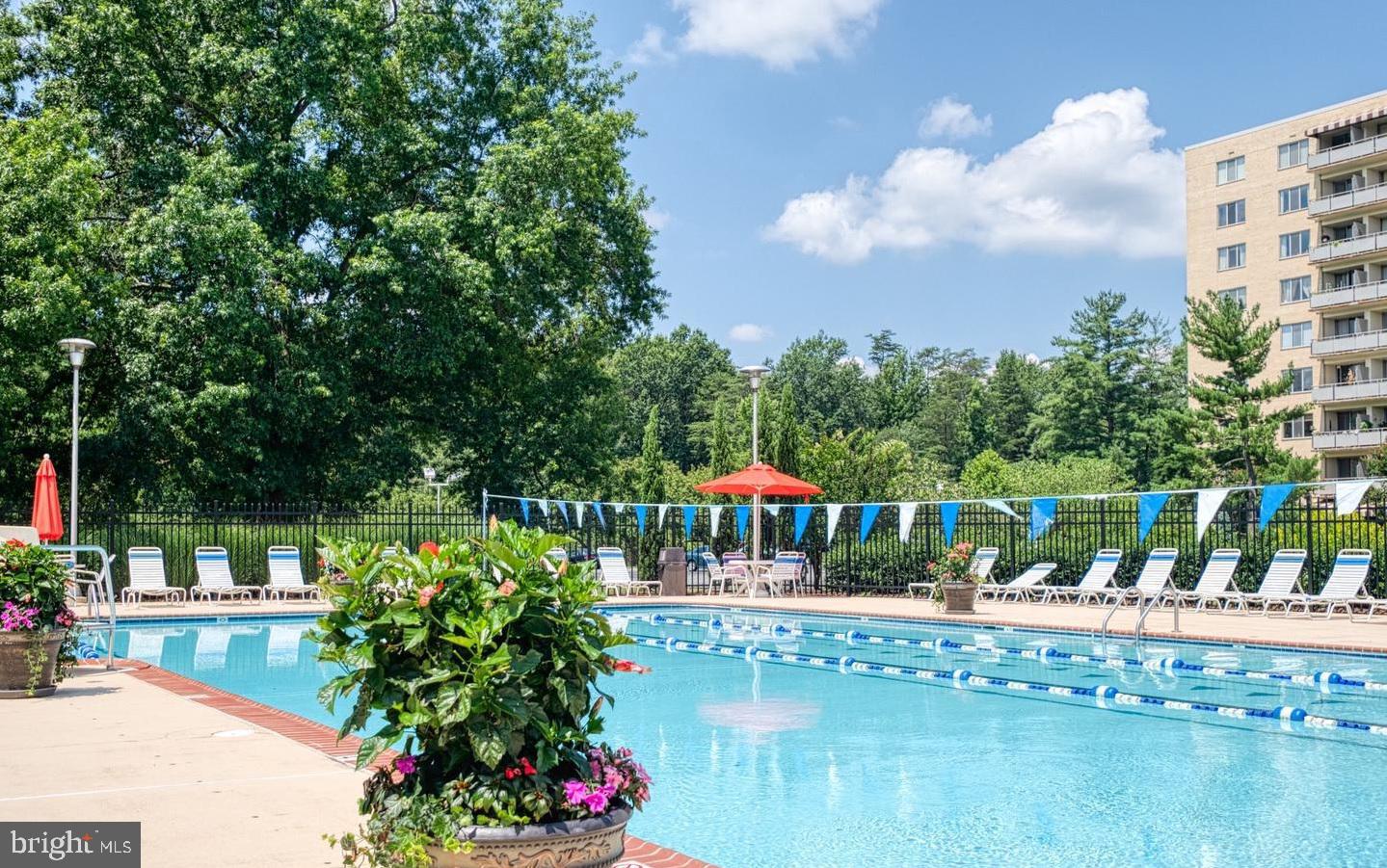 RIVER TOWERS - Residential