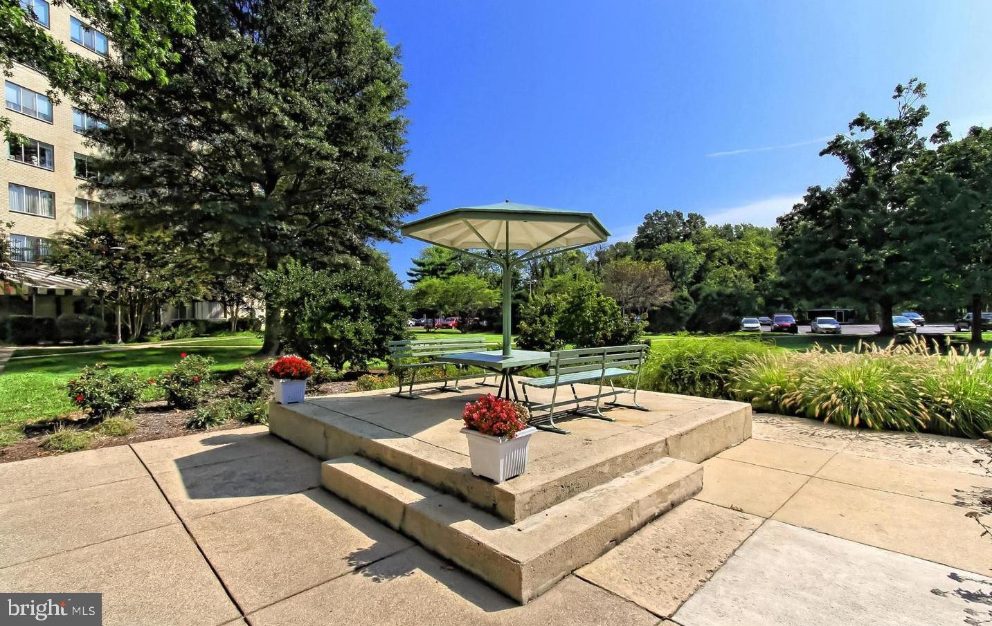 RIVER TOWERS - Residential