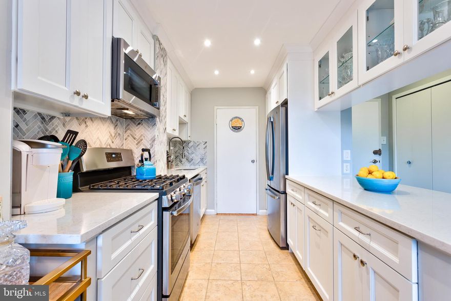 LOCATION LOCATION LOCATION! Spacious and rare- this corner balcony unit is filled with natural light on 2 sides and features all the modern upgrades you’re looking for. All newer, stainless steel appliances including a built in microwave, custom tile backsplash, to-ceiling and floating glass, white cabinets. Seller removed kitchen half wall and opened the floor plan. Enter living room and adjacent dining room with sliding glass door walkout to semi-private, cornerside, personal balcony. Your view includes the community grounds and pool, acres of woodlands and the unit is close to the parking lot. Minutes to Old Town and blocks to Belle View shopping center. Close proximity to Huntington Metro, DC and easy commuter access to upcoming Amazon's HQ2. River Towers has fantastic amenities including pool, a rooftop terrace, tennis courts, garden area, fitness center and more. ALL utilities included in condo fee (except cable and telephone). This unit is prepared for market and ready for immediate move in- schedule your showing before someone else benefits from ever increasing 22307 property values. Please contact Colin Gunderson 310-994-1135 to come and see this unique view for yourself.