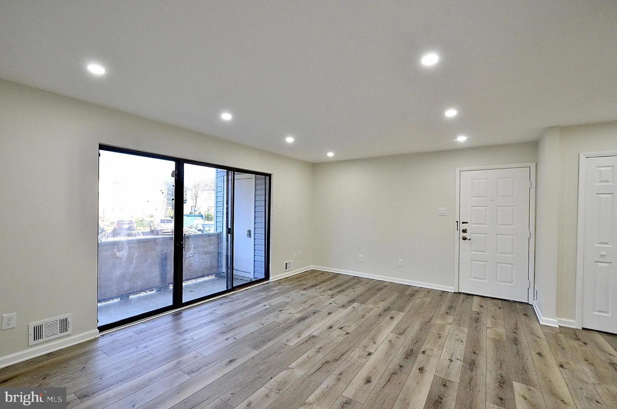 Cherry Hill, New Jersey 08003, United States, 2 Bedrooms Bedrooms, ,2 BathroomsBathrooms,Residential,Pending,27817