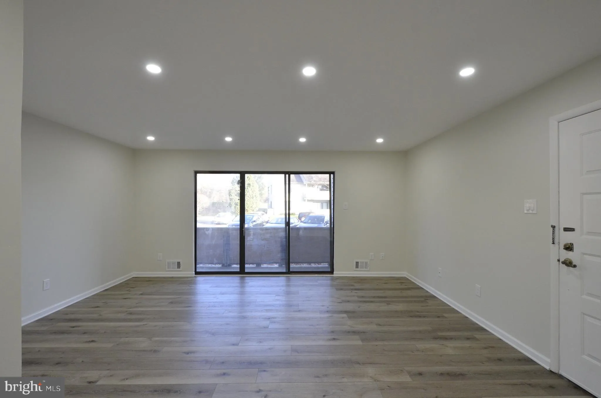 Cherry Hill, New Jersey 08003, United States, 2 Bedrooms Bedrooms, ,2 BathroomsBathrooms,Residential,Pending,27817