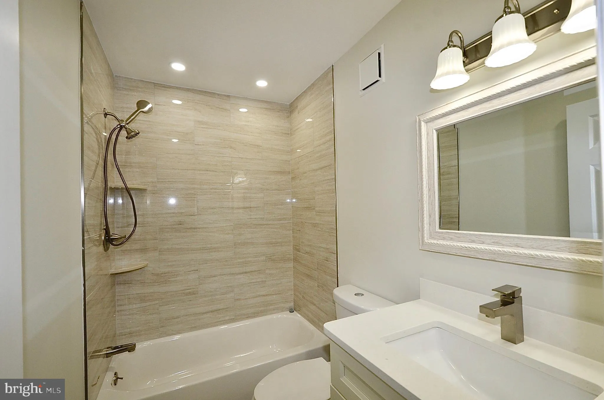 Cherry Hill, New Jersey 08003, United States, 2 Bedrooms Bedrooms, ,2 BathroomsBathrooms,Residential,Pending,27817