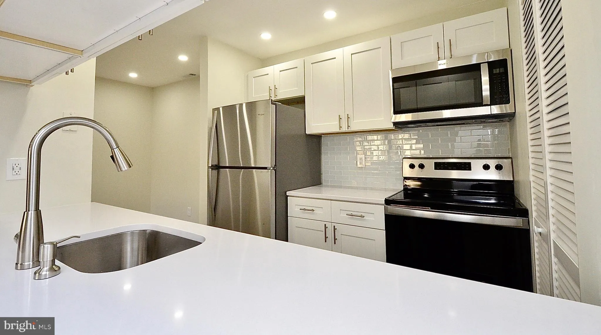 Cherry Hill, New Jersey 08003, United States, 2 Bedrooms Bedrooms, ,2 BathroomsBathrooms,Residential,Pending,27817