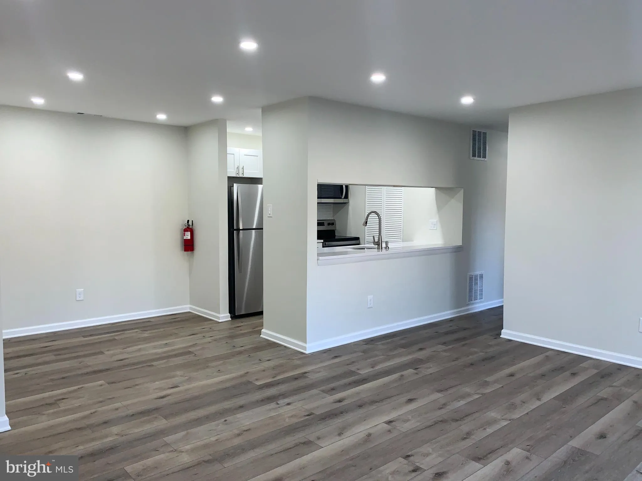 Cherry Hill, New Jersey 08003, United States, 2 Bedrooms Bedrooms, ,2 BathroomsBathrooms,Residential,Pending,27817