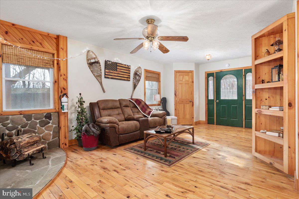 MOUNTAIN VIEW ESTATES - Residential