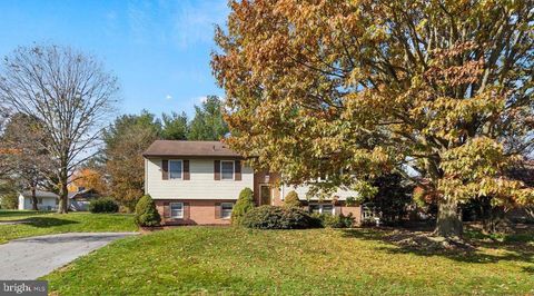 Photo of 12 Audubon Circle, Stevens, PA 17578 (MLS # PALA2043162)