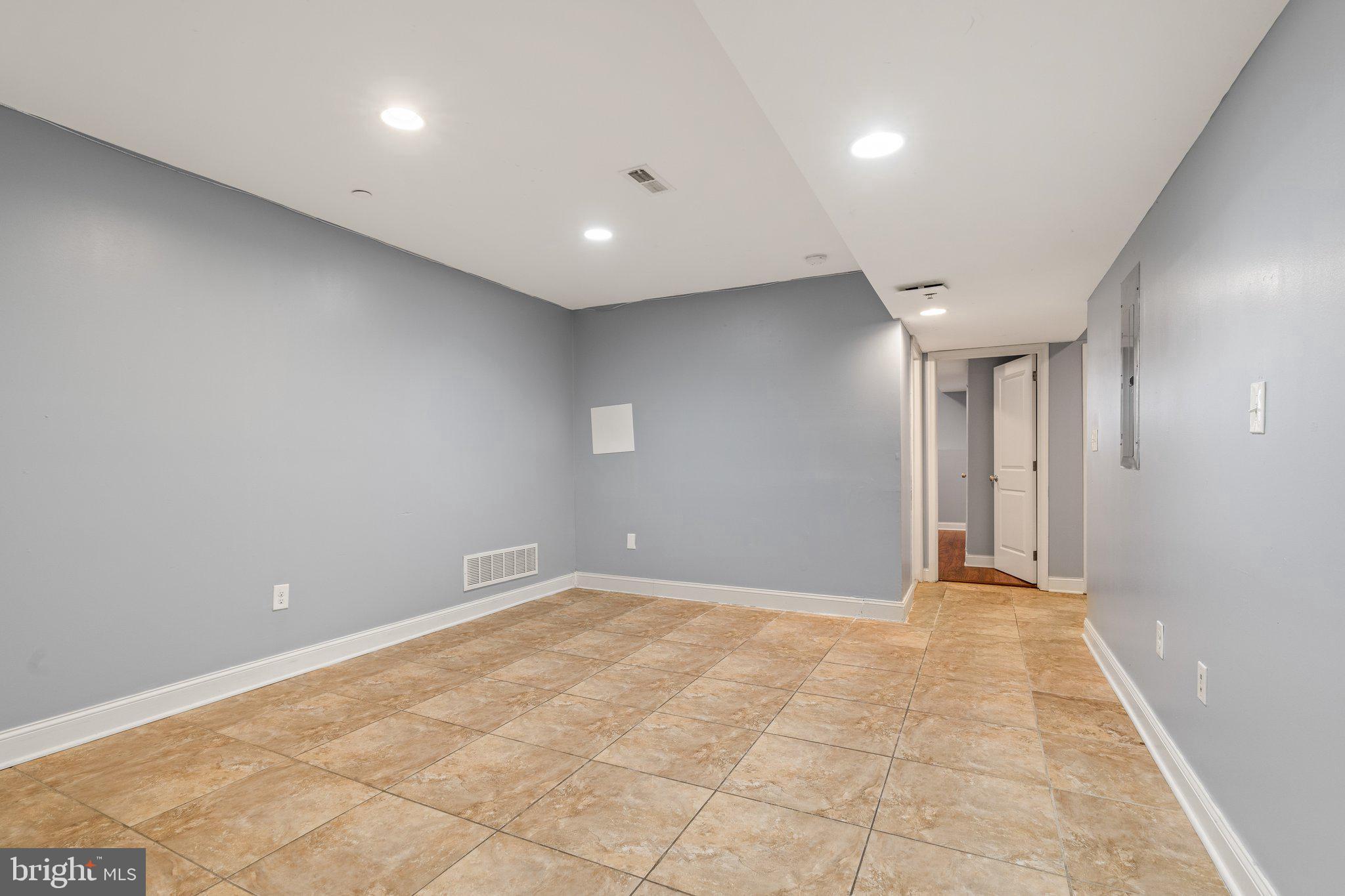 TEMPLE UNIVERSITY - Residential Lease