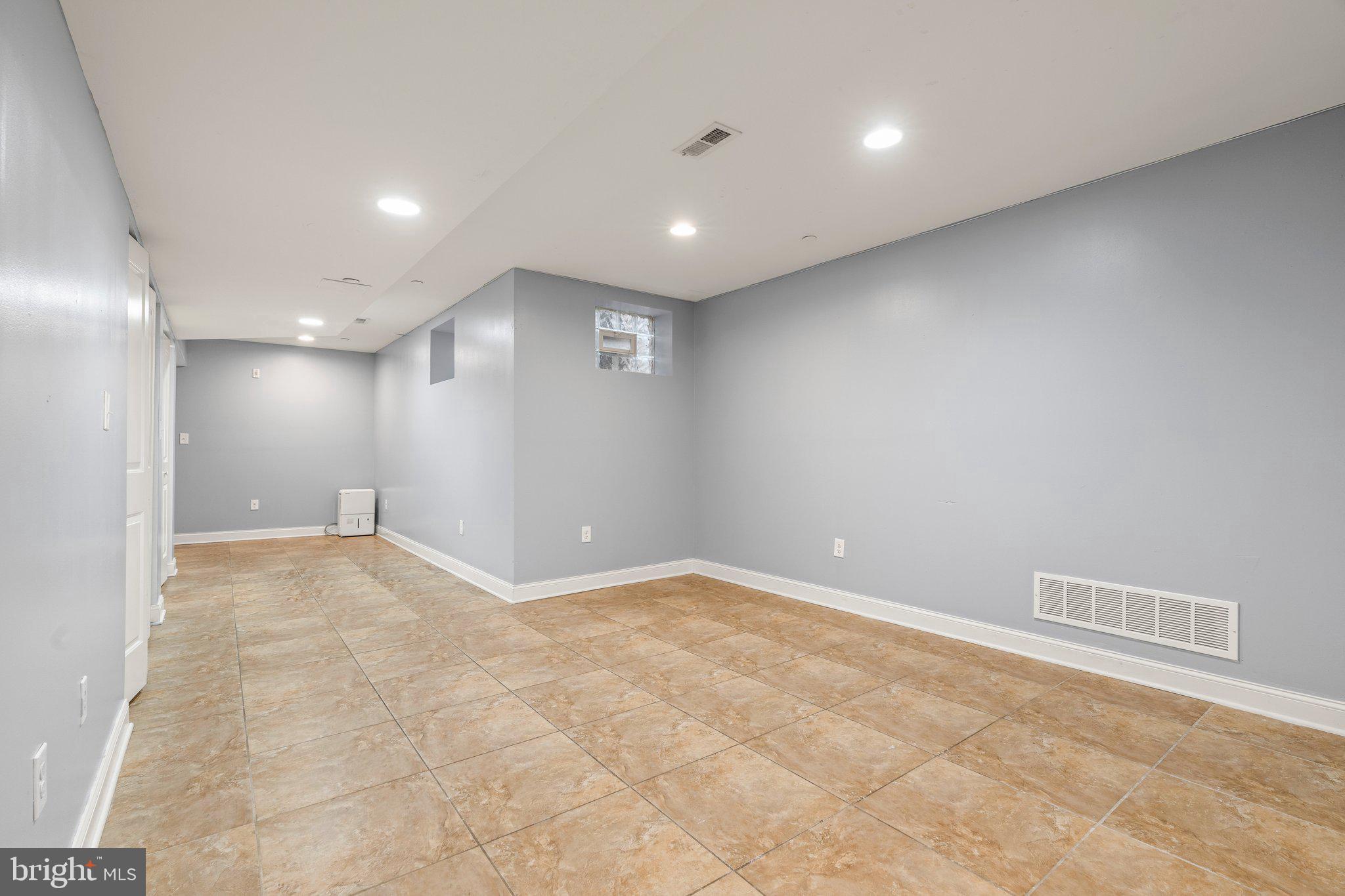 TEMPLE UNIVERSITY - Residential Lease