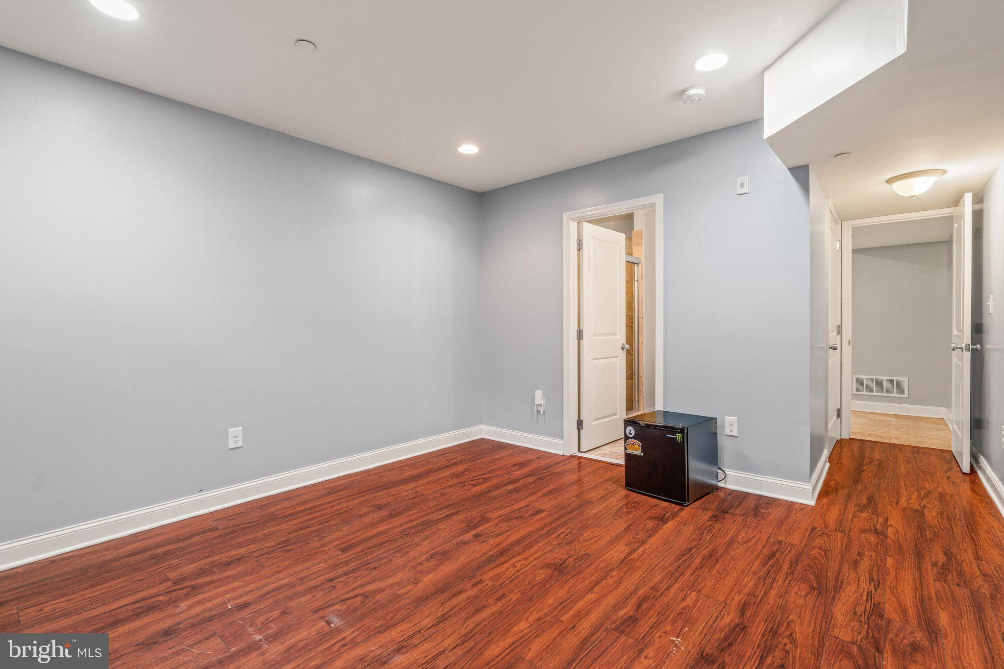 TEMPLE UNIVERSITY - Residential Lease