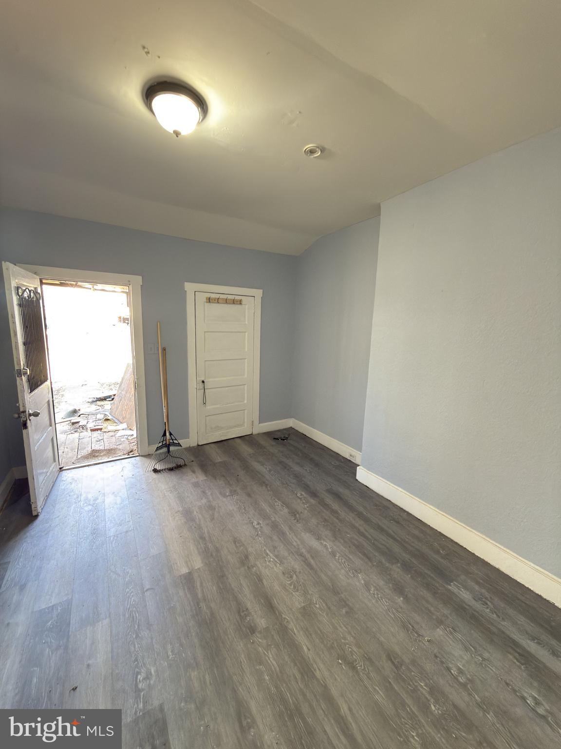 21 W CHESTNUT STREET