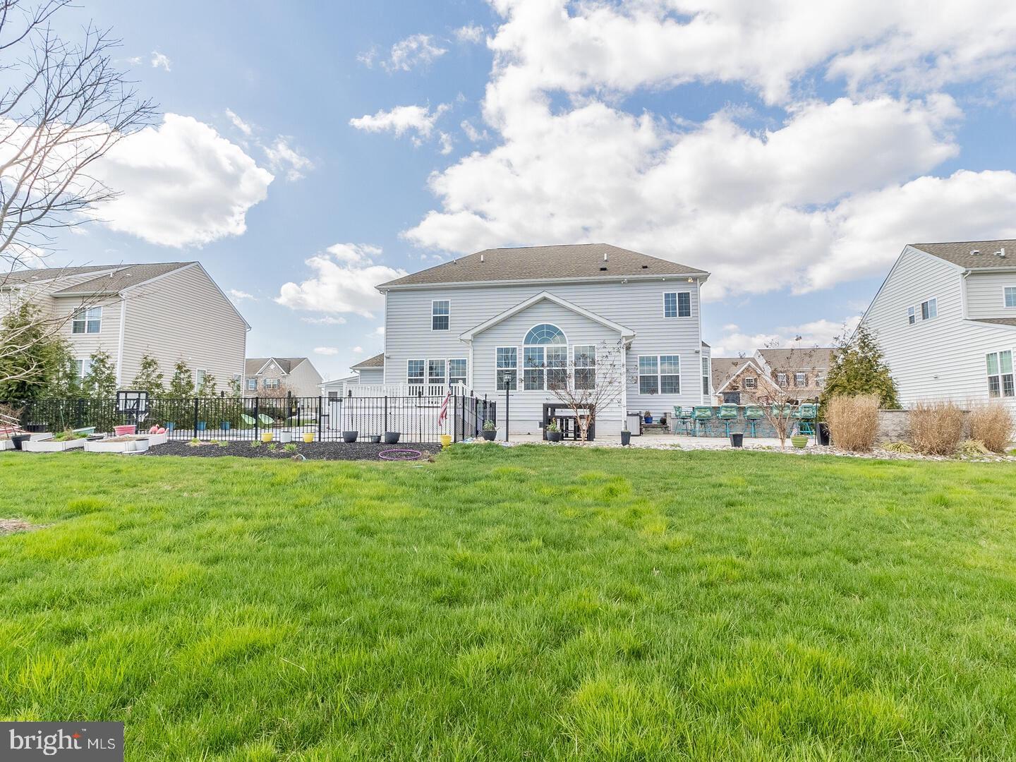 ASHBYS PLACE - Residential