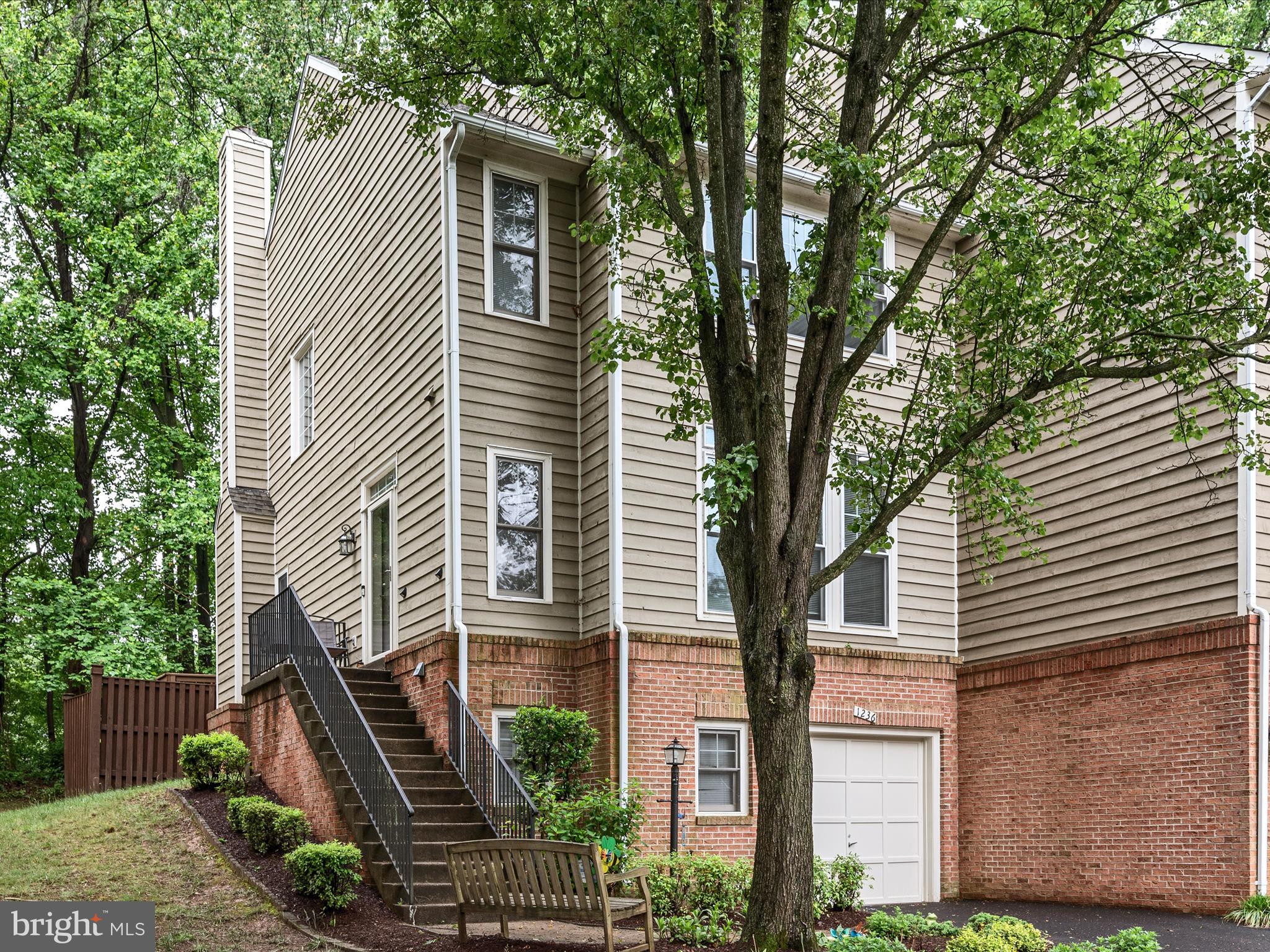 1236 WEATHERSTONE COURT