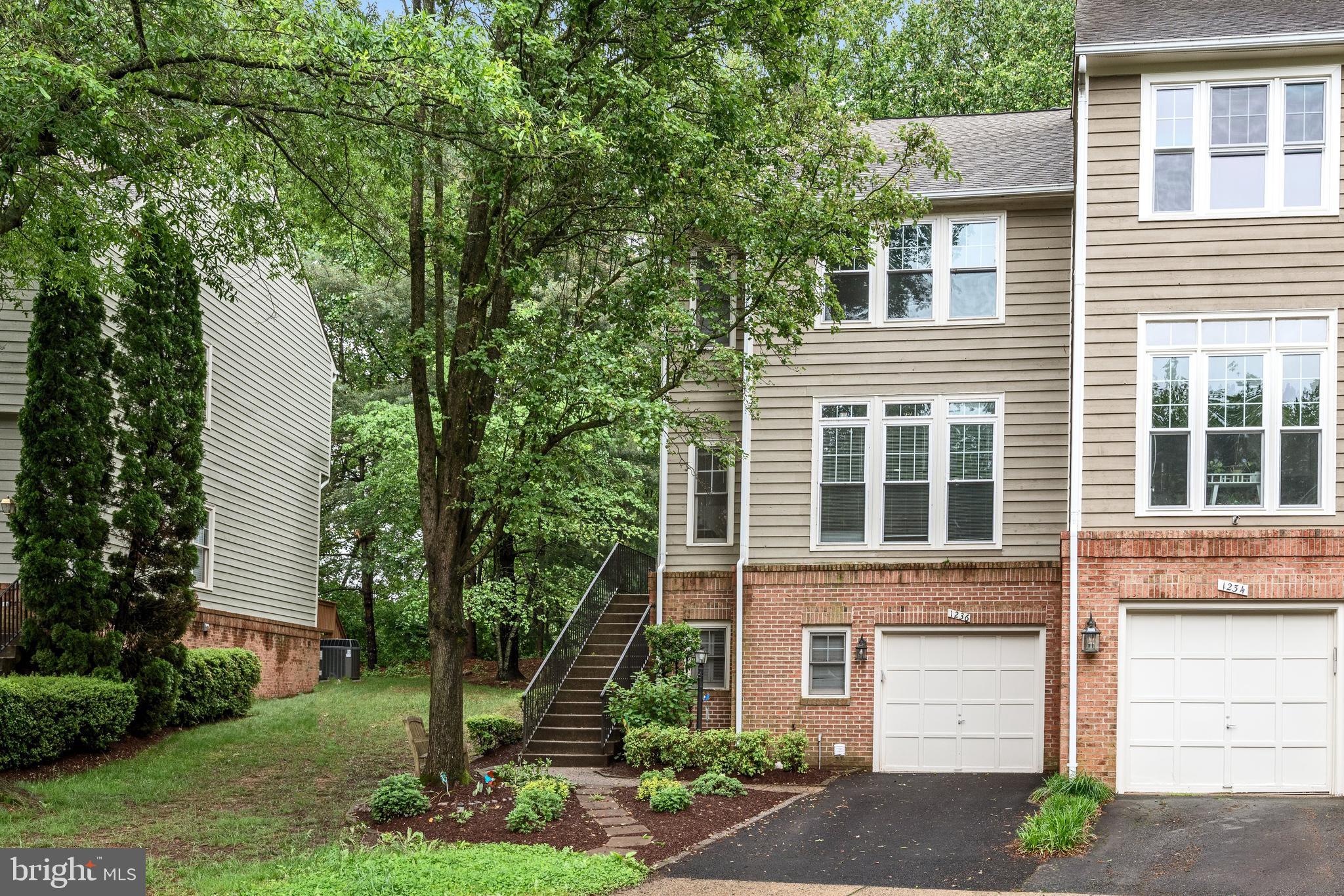1236 WEATHERSTONE COURT