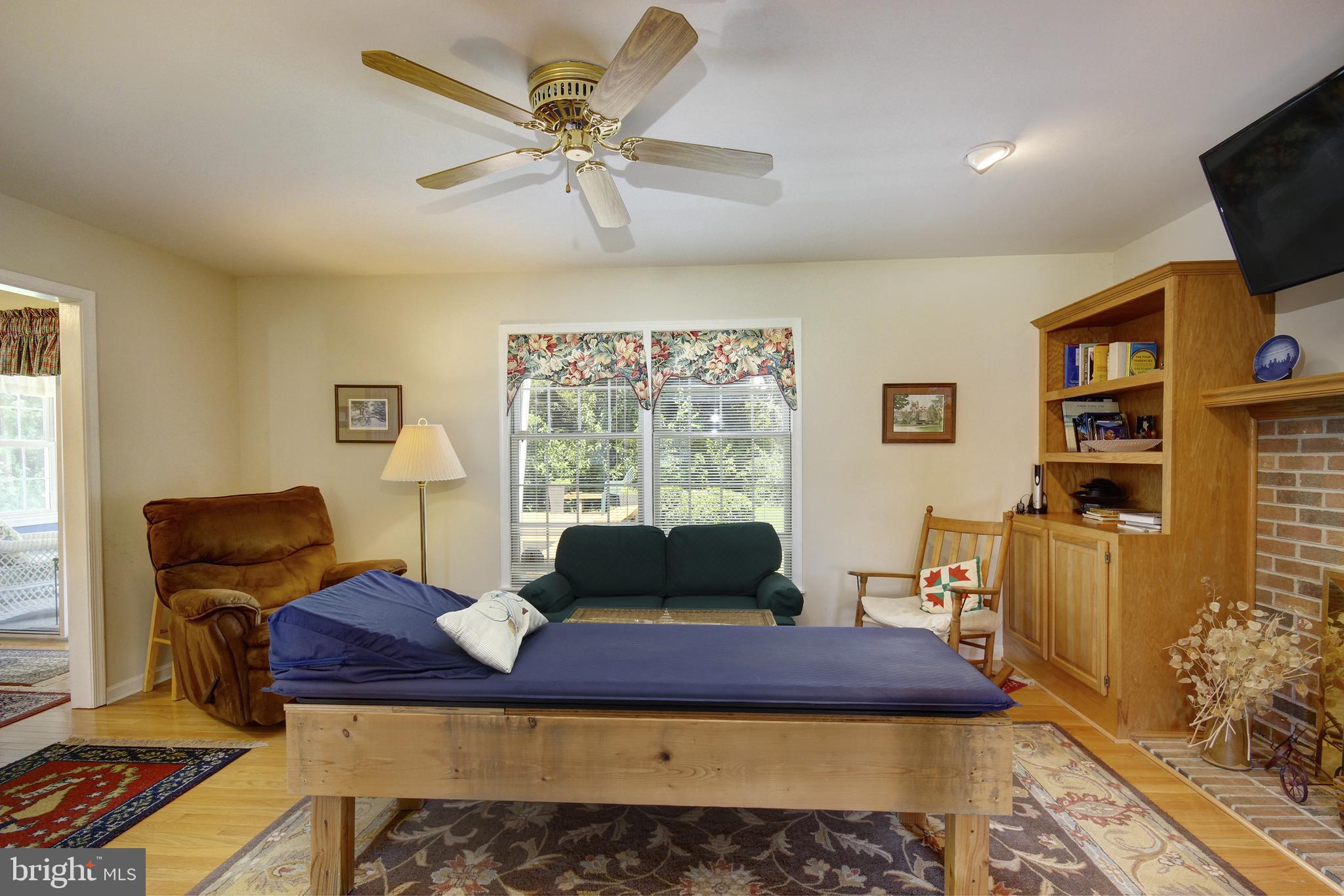 WESTBURY ACRES - Residential