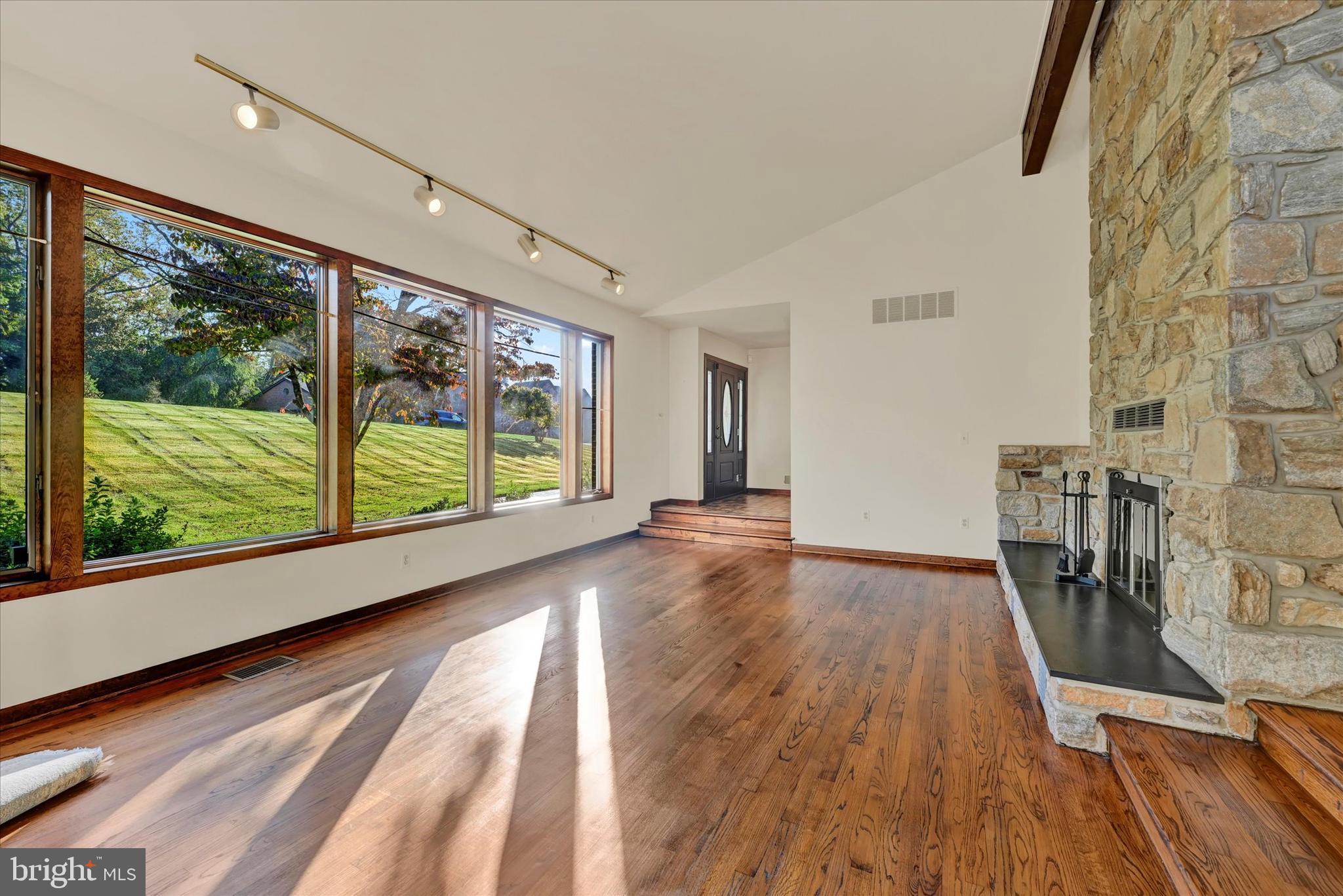 2126 HIGHLAND RIDGE DRIVE