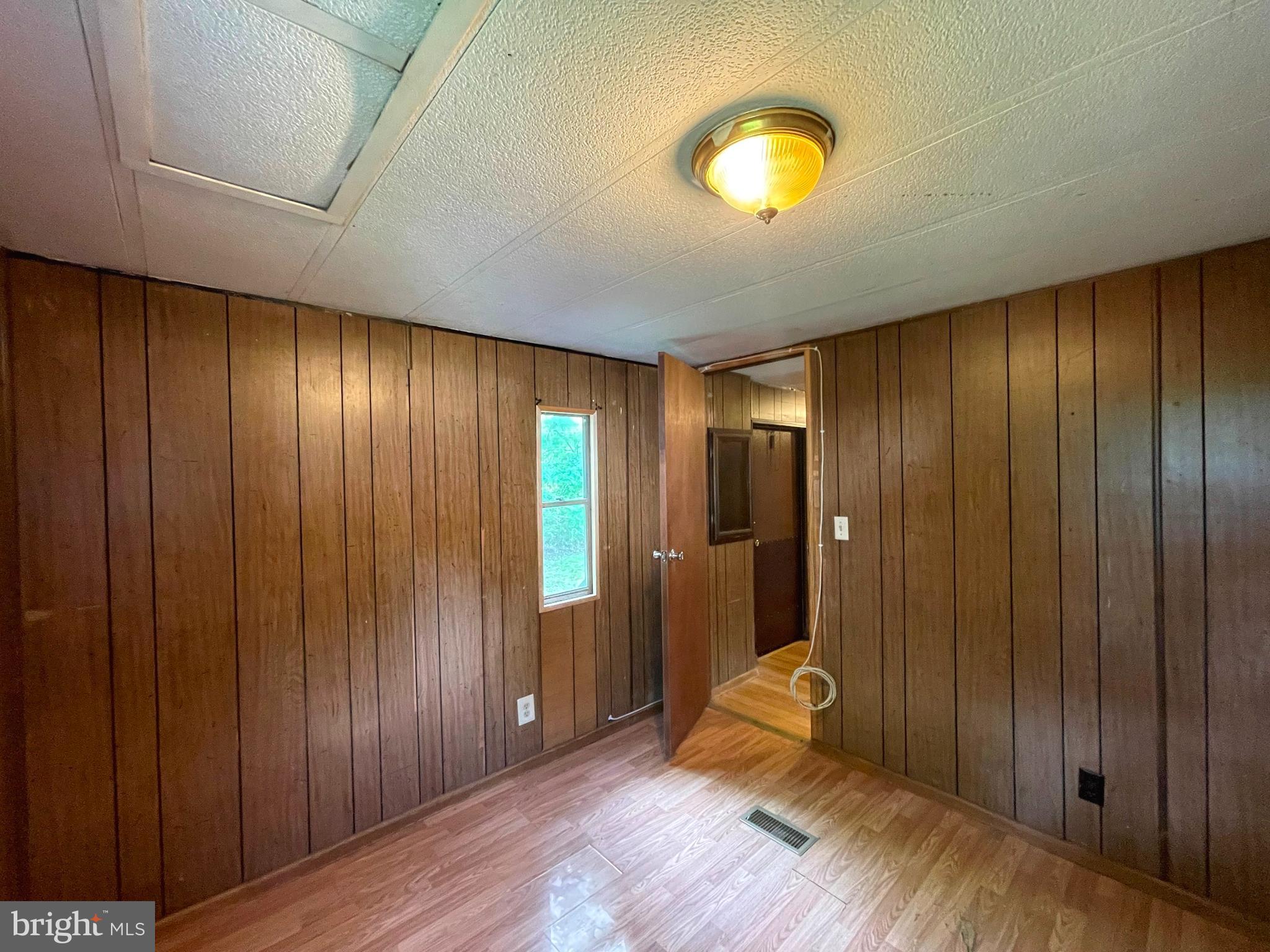 WALDORF TERRACE SUB - Residential Lease