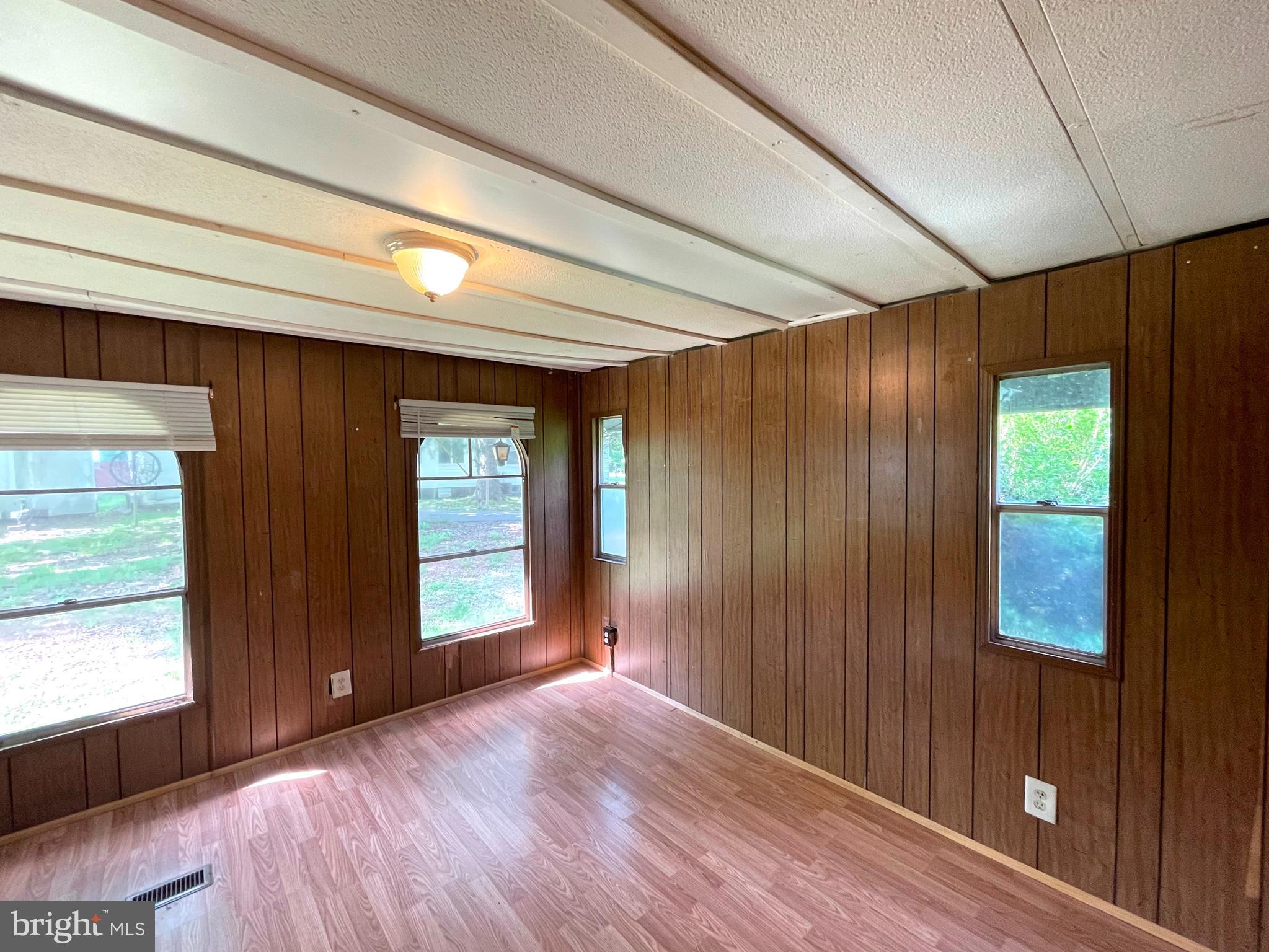 WALDORF TERRACE SUB - Residential Lease