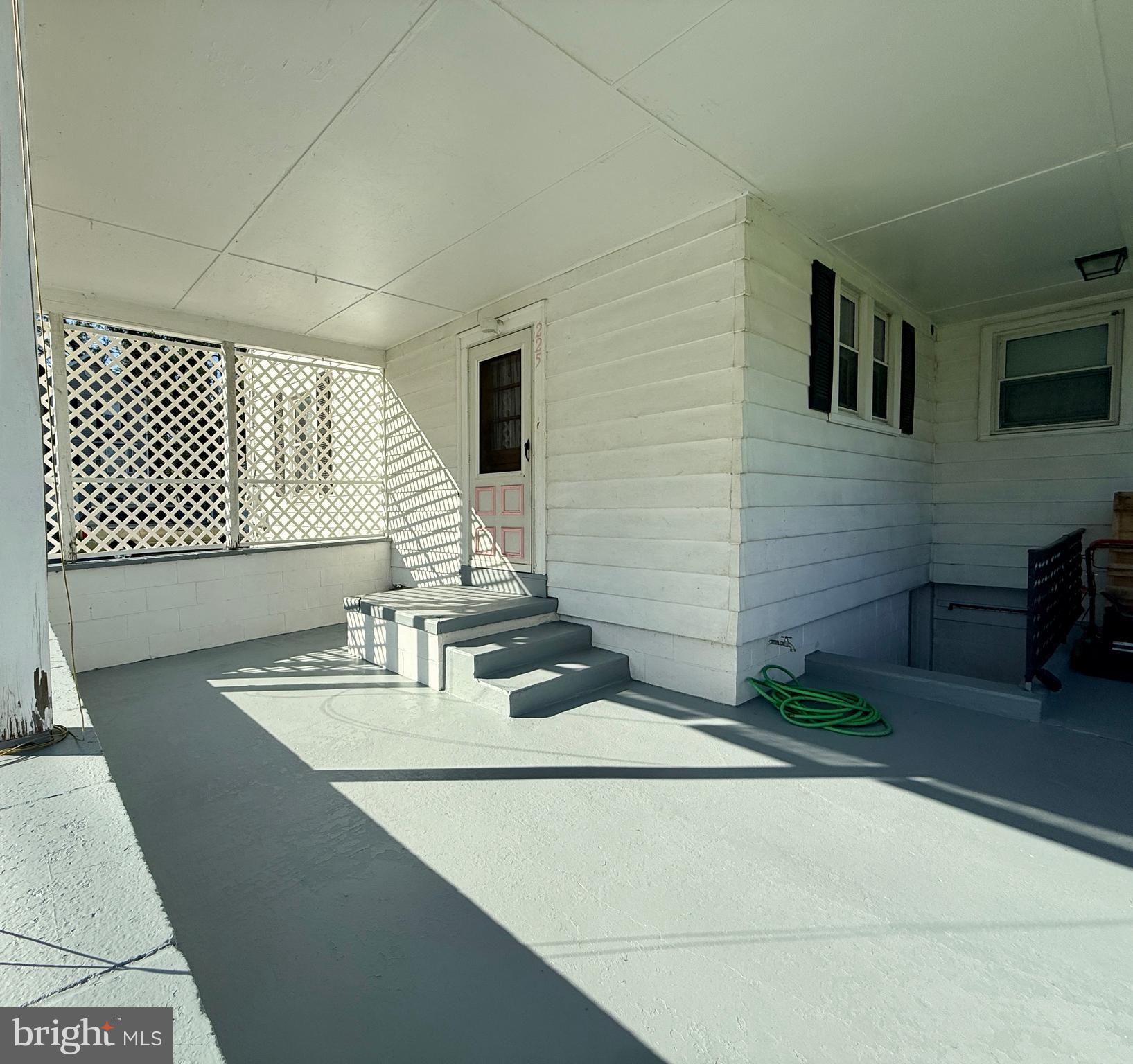 225 E 2ND AVENUE