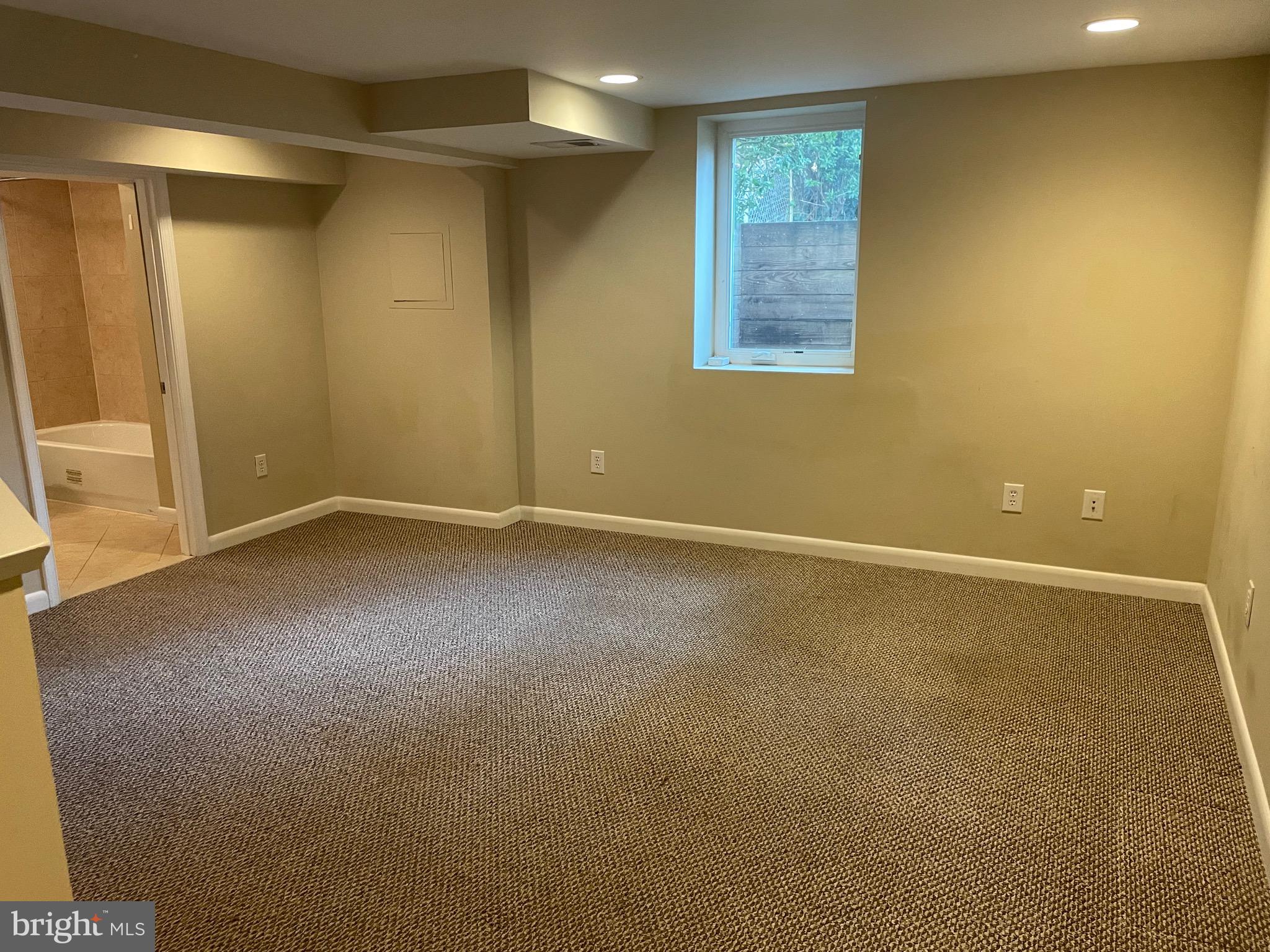 JEFFERSON MANOR - Residential Lease