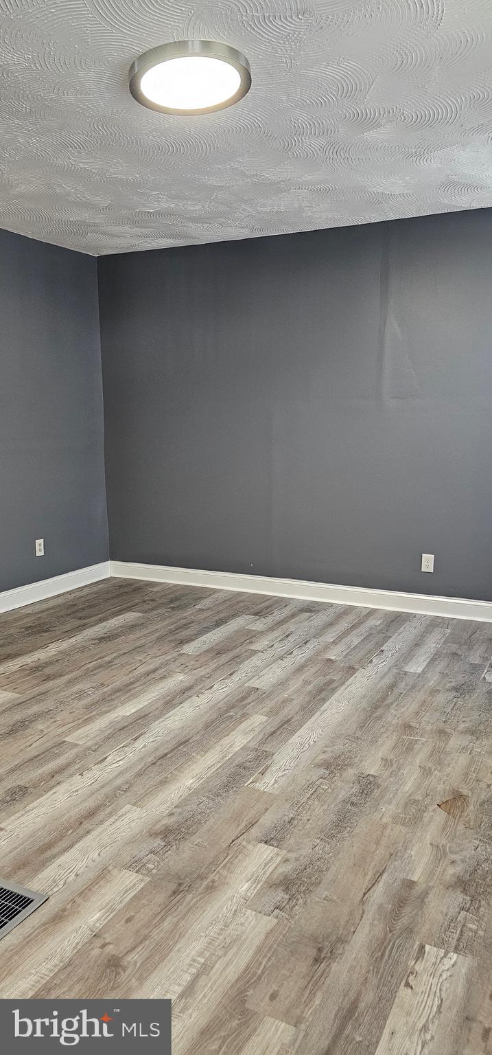 1221 POPLAR GROVE STREET