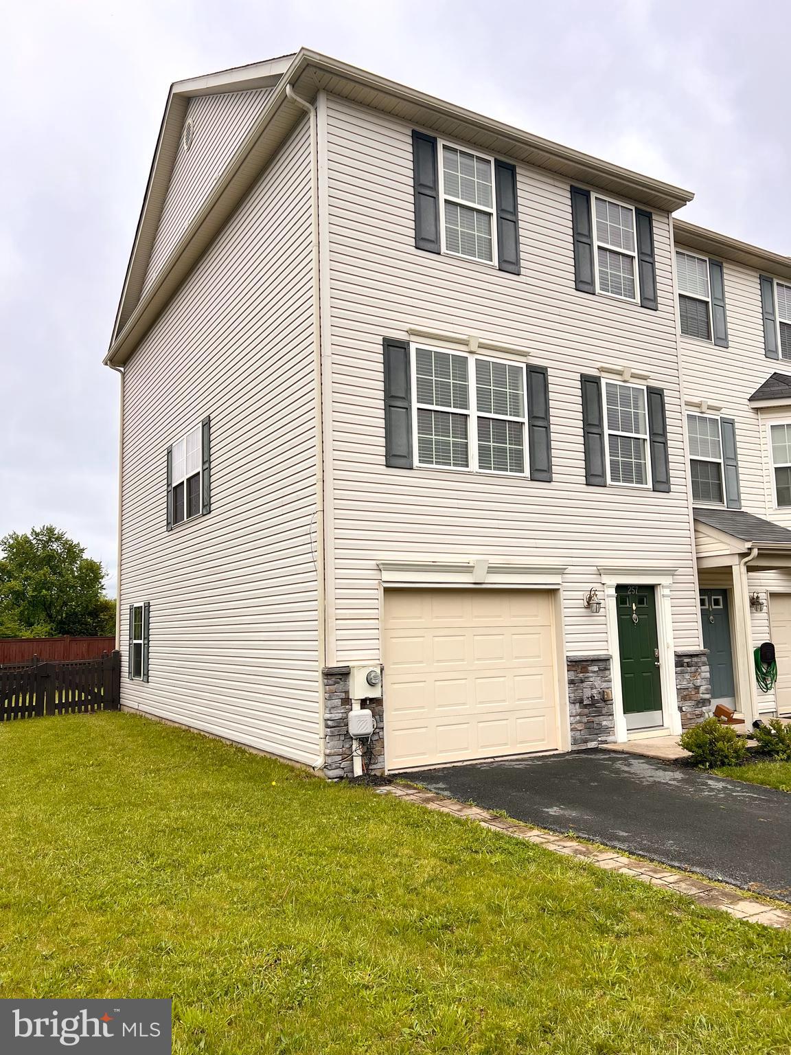 HAMMONDS MILL - Residential