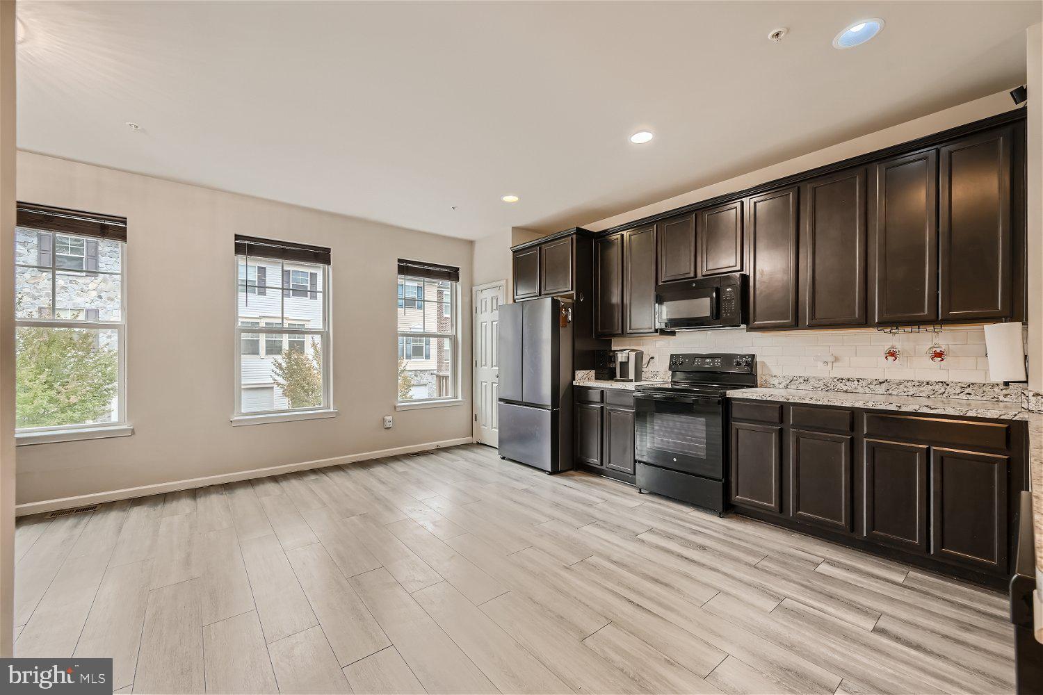 OAKVIEW VILLAGE - Residential