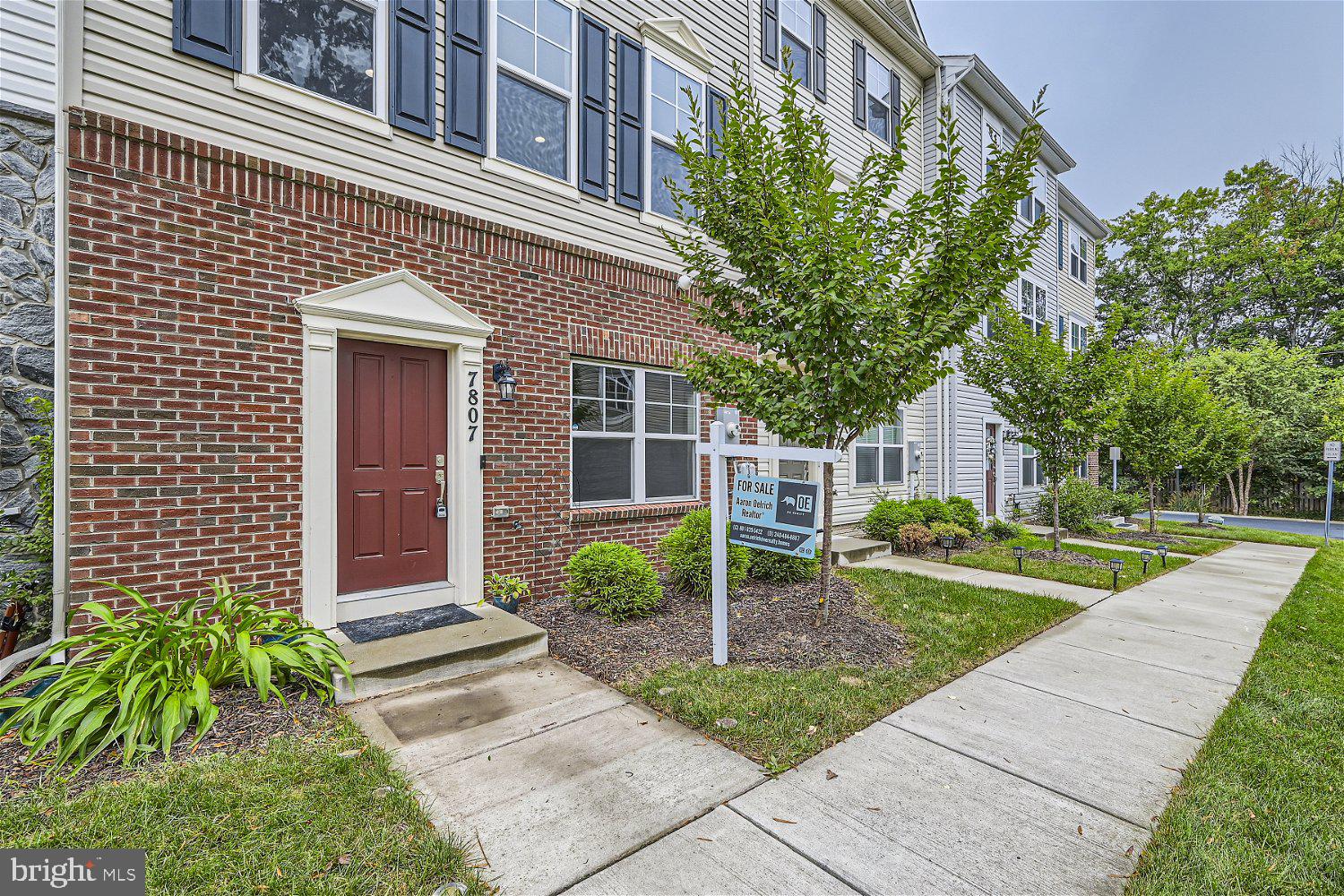 OAKVIEW VILLAGE - Residential