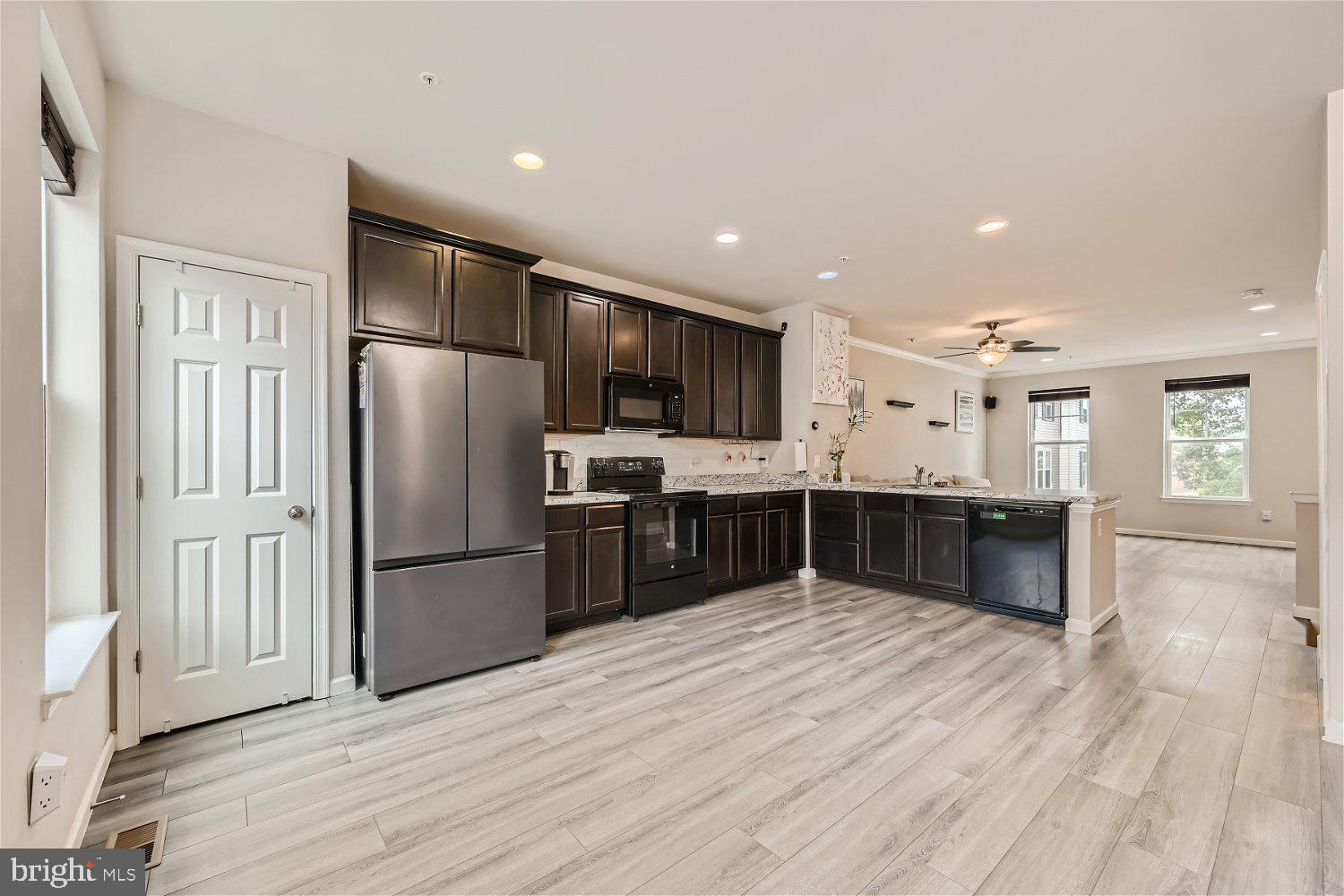 OAKVIEW VILLAGE - Residential