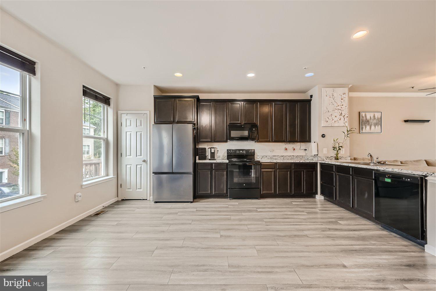 OAKVIEW VILLAGE - Residential