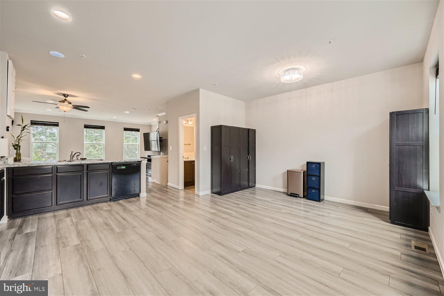 OAKVIEW VILLAGE - Residential