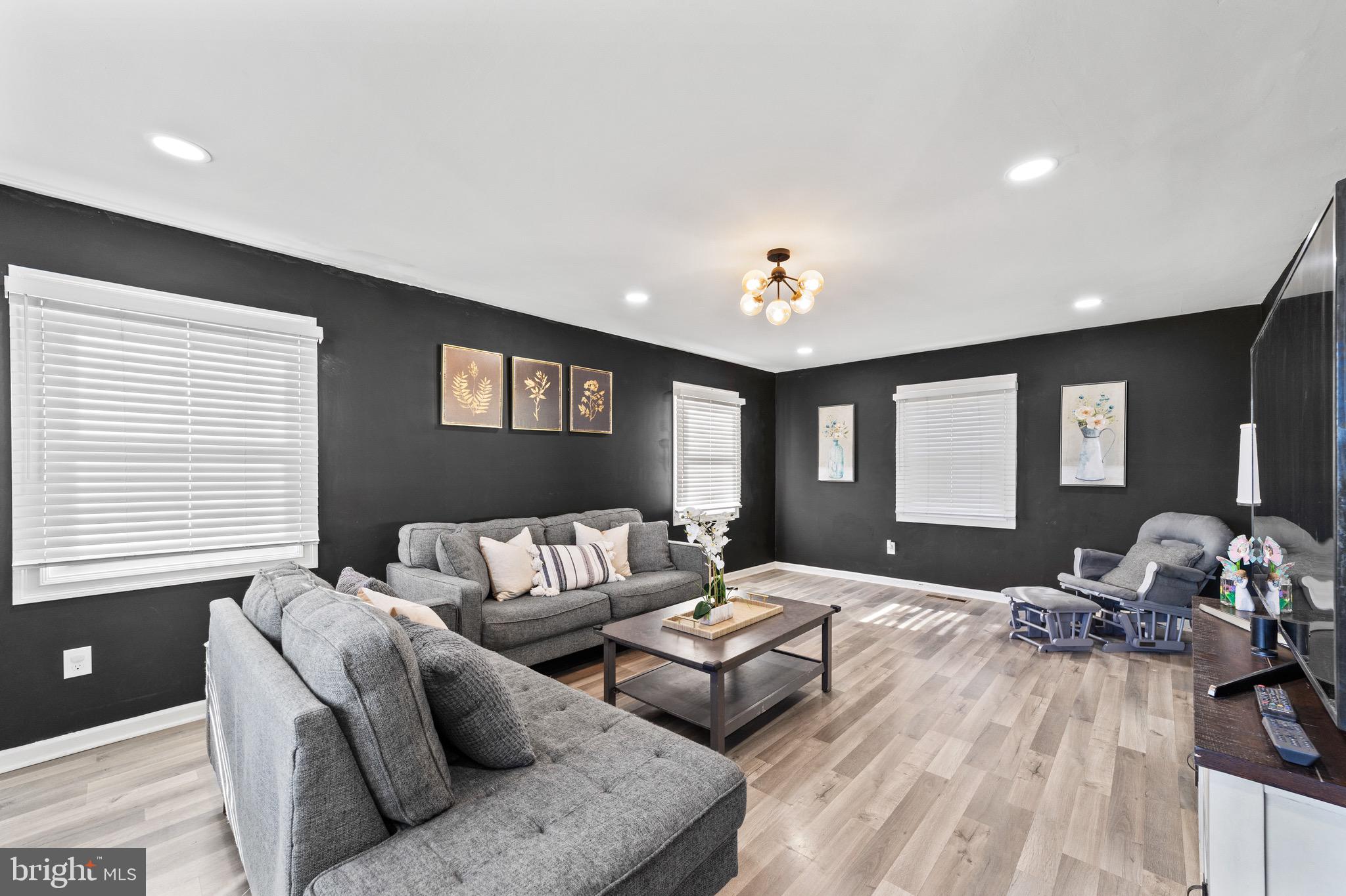 35 HOLSTONE LANE