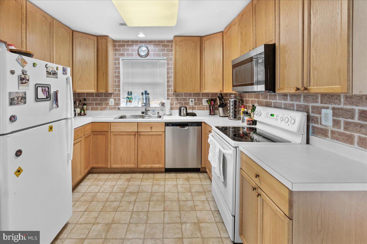 BALLENGER POINTE - Residential