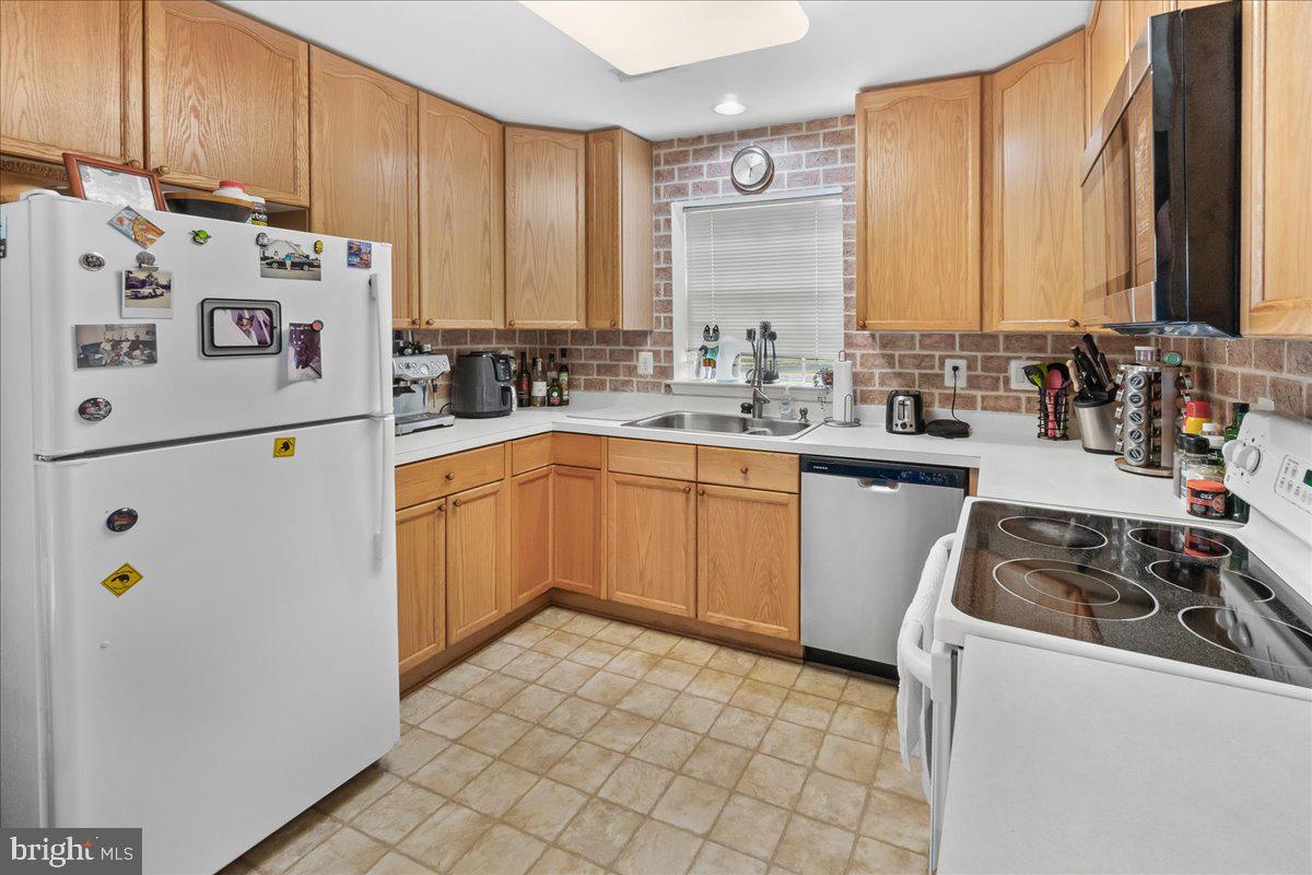 BALLENGER POINTE - Residential