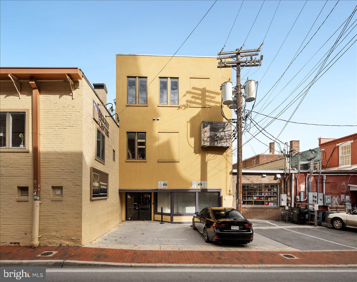 9 LOUDOUN STREET N
