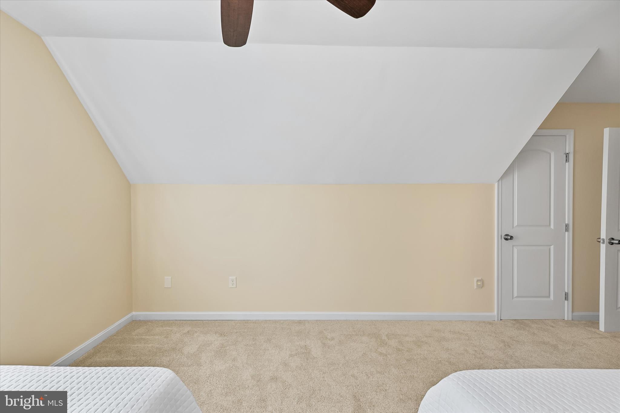 BAY COLONY - Residential