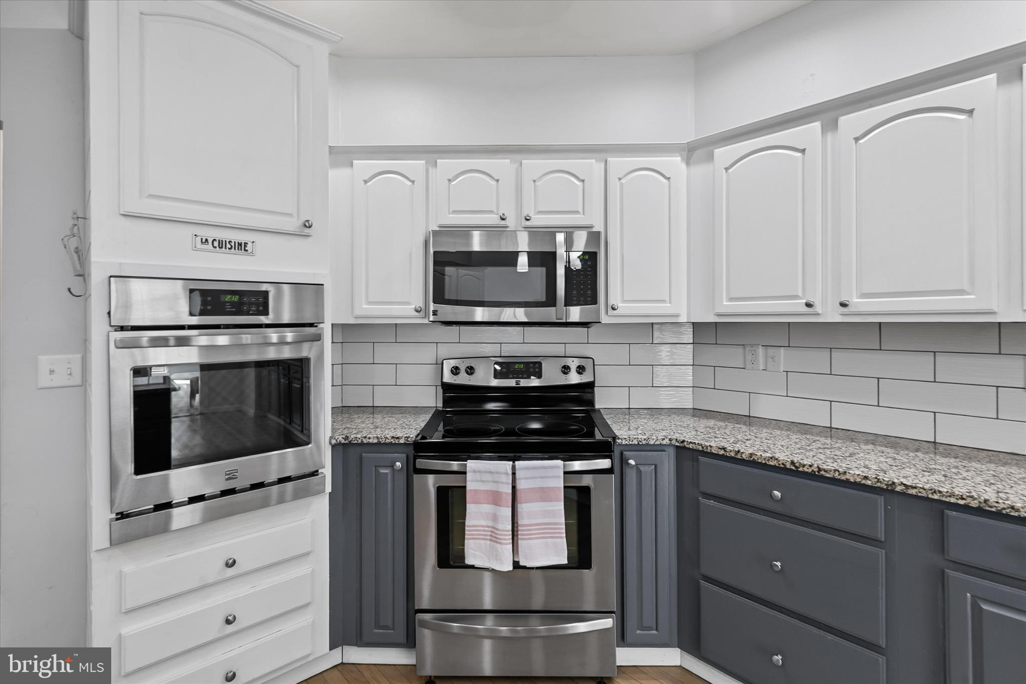 BAY COLONY - Residential