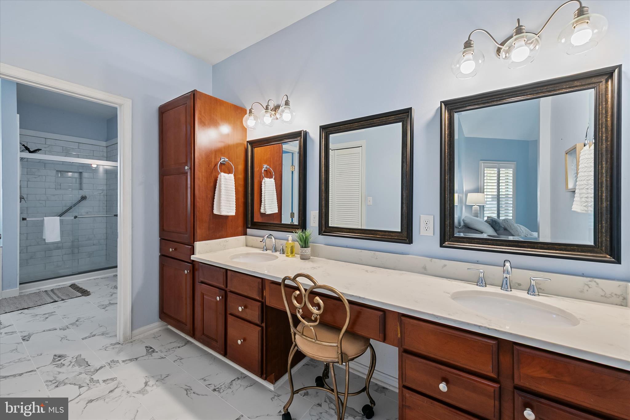 BAY COLONY - Residential