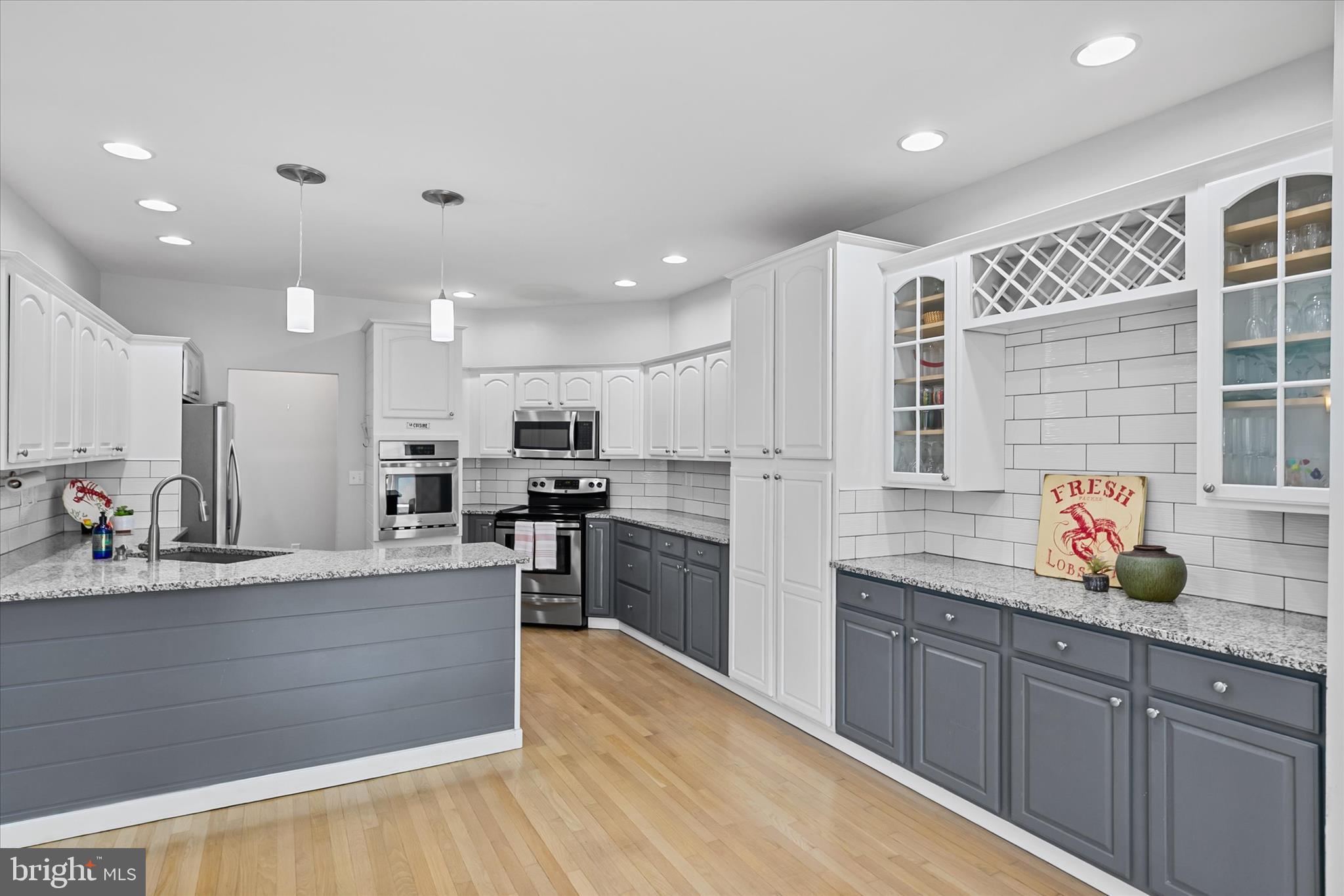 BAY COLONY - Residential