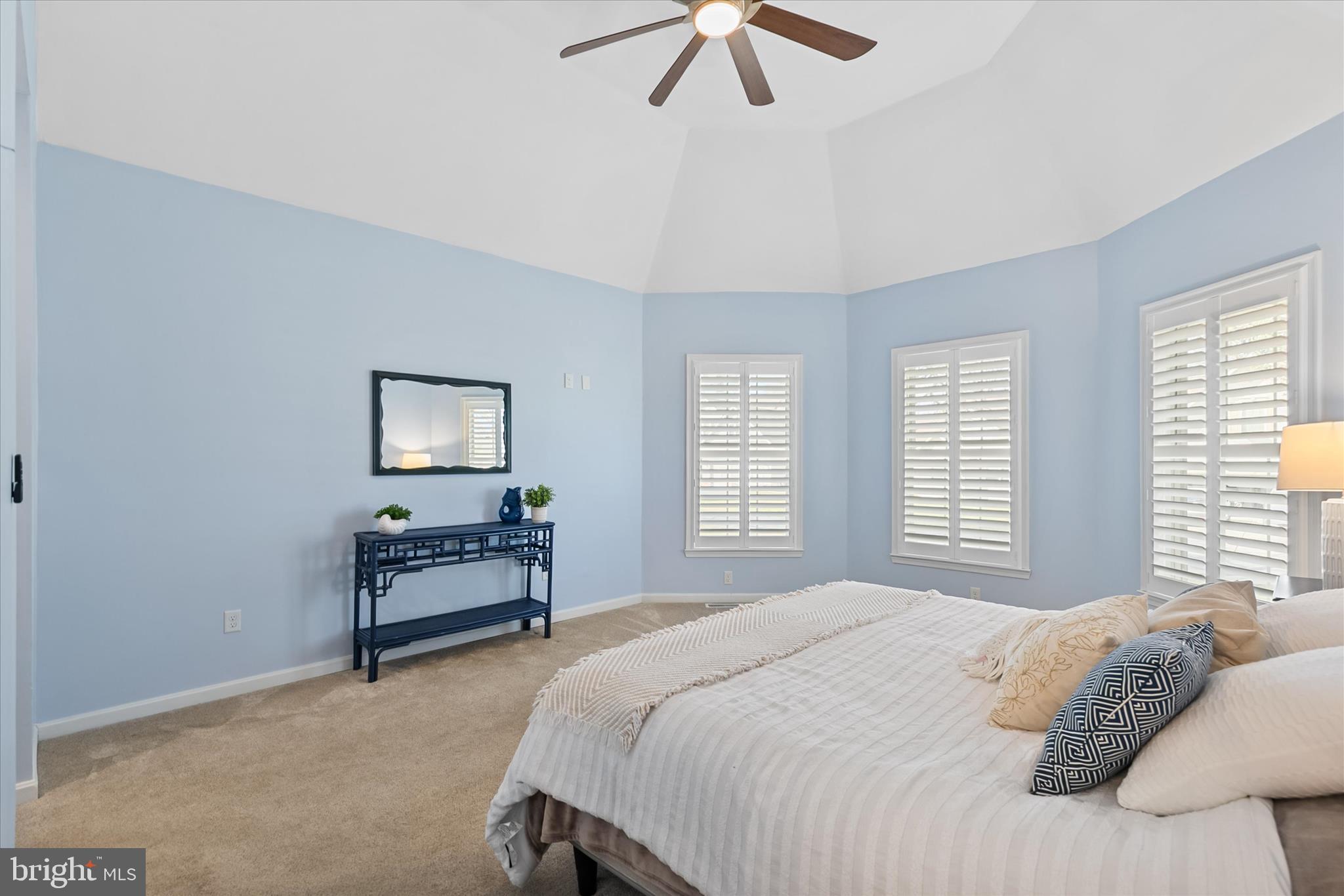 BAY COLONY - Residential